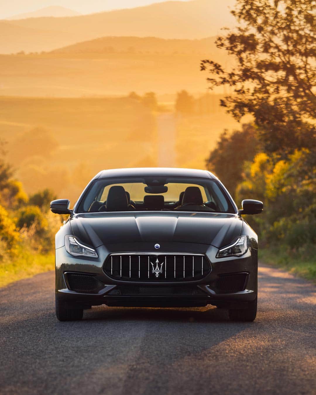 マセラティさんのインスタグラム写真 - (マセラティInstagram)「Smoothly fitting every scenario.  #MaseratiQuattroporte GranSport #Maserati」4月28日 19時21分 - maserati