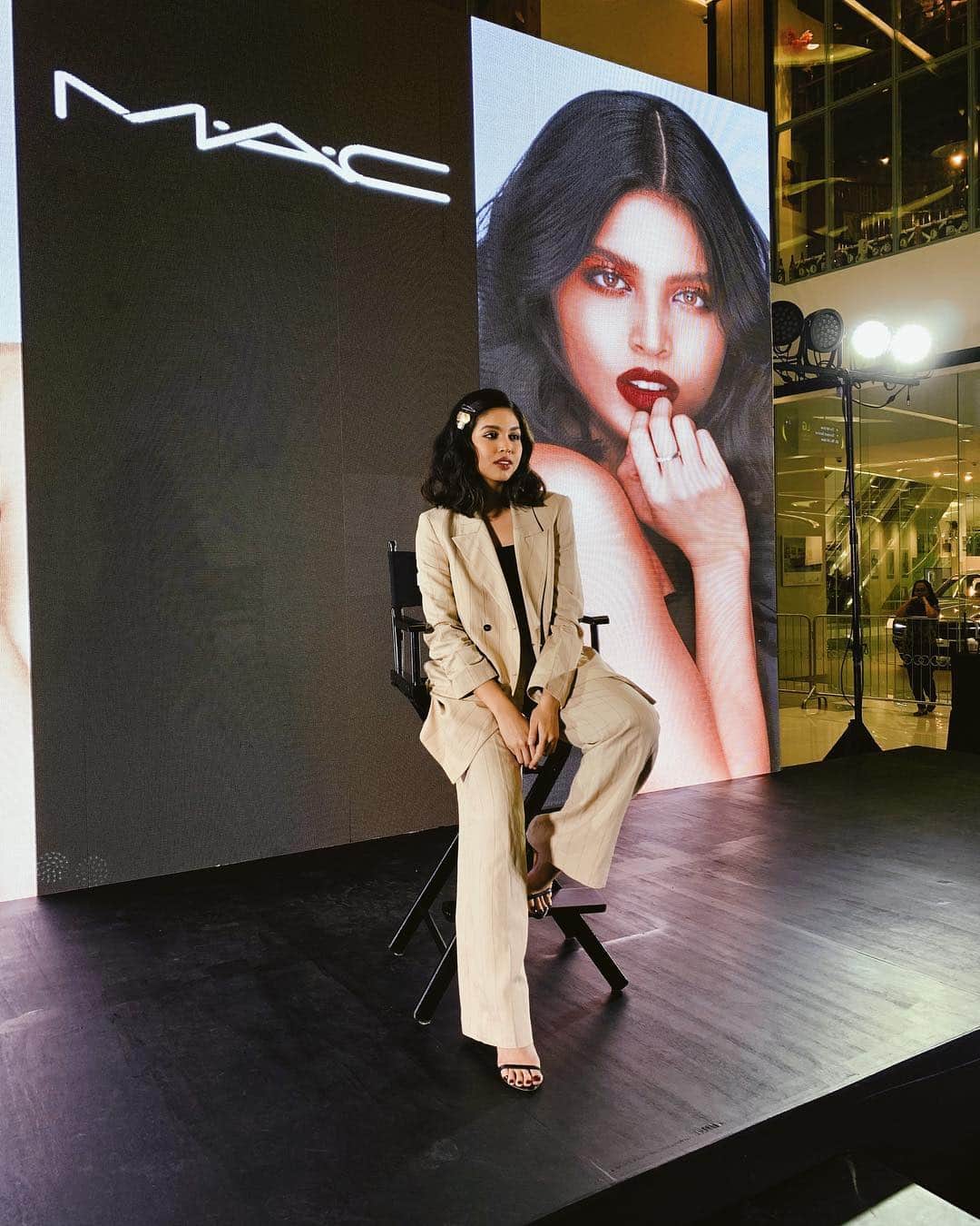 メイン・メンドーサのインスタグラム：「MAC Masterclass with RB Chanco in Cebu. Daghang salamat, Cebuanos! 🖤 @maccosmeticsph」