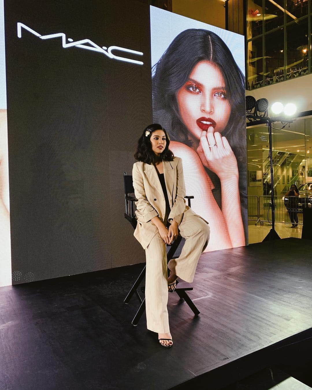 メイン・メンドーサさんのインスタグラム写真 - (メイン・メンドーサInstagram)「MAC Masterclass with RB Chanco in Cebu. Daghang salamat, Cebuanos! 🖤 @maccosmeticsph」4月28日 19時24分 - mainedcm