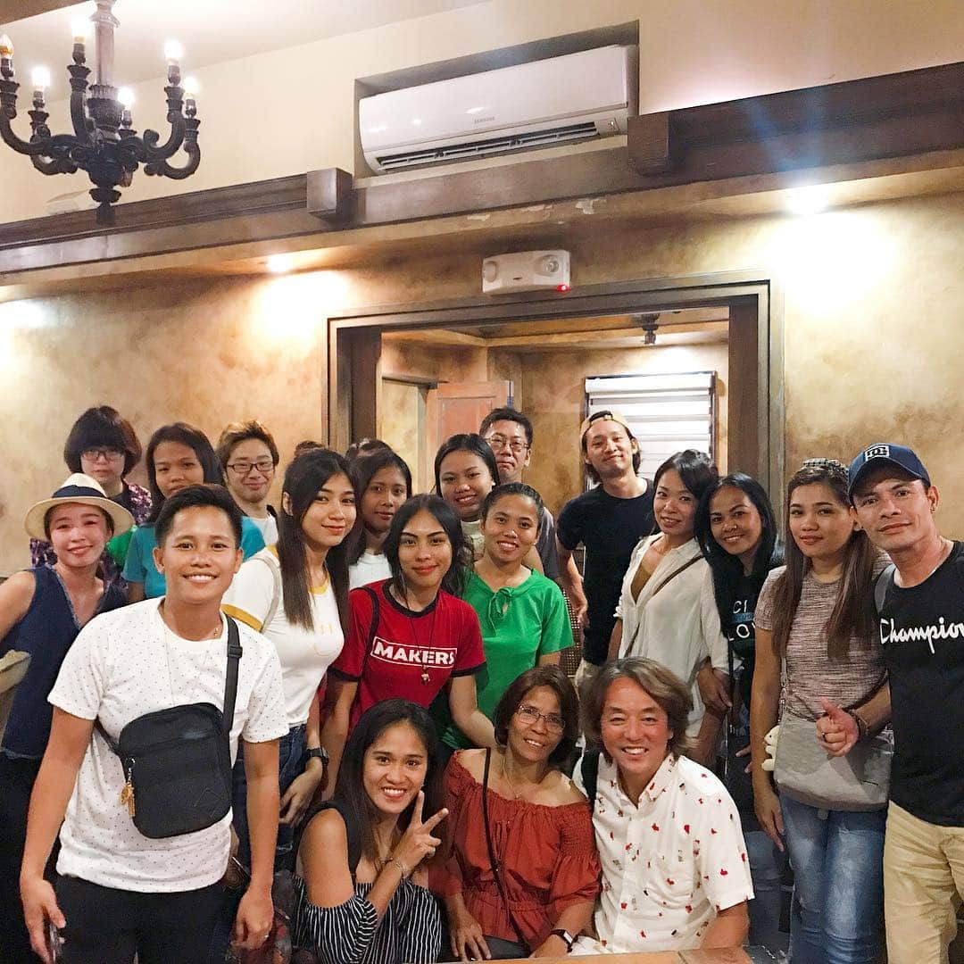美容留学のアジアビューティカレッジのインスタグラム：「✂︎﻿﻿ 皆で歓送迎会でした！ 今日からまたサロンワークも 勉強も皆で頑張っていきましょう💪 .  英語と美容が学べるセブ留学 海外で美容師で活躍しよう‼️ ﻿ @abc_cebu﻿﻿ ﻿ #美容師 ﻿ #スタイリスト﻿ #ヘアスタイリスト﻿ #美容室﻿ #美容院 ﻿ #ヘアサロン﻿ #美容留学﻿ #語学留学﻿ #海外留学 ﻿ #スタイリング ﻿ #カラーリスト ﻿ #日系サロン﻿ #美容師アシスタント #イルミナカラー﻿ #海外生活﻿﻿ #美容学生 ﻿ #セブ島﻿ #英会話 ﻿ #スタイリストデビュー ﻿ #美容師転職 ﻿ #美容師募集﻿ #外国人風カラー ﻿ #美容師の卵﻿ #マツエク  #アイラッシュ  #ヘアアレンジ ﻿ #海外で美容師したい﻿ #美容師さんと繋がりたい」