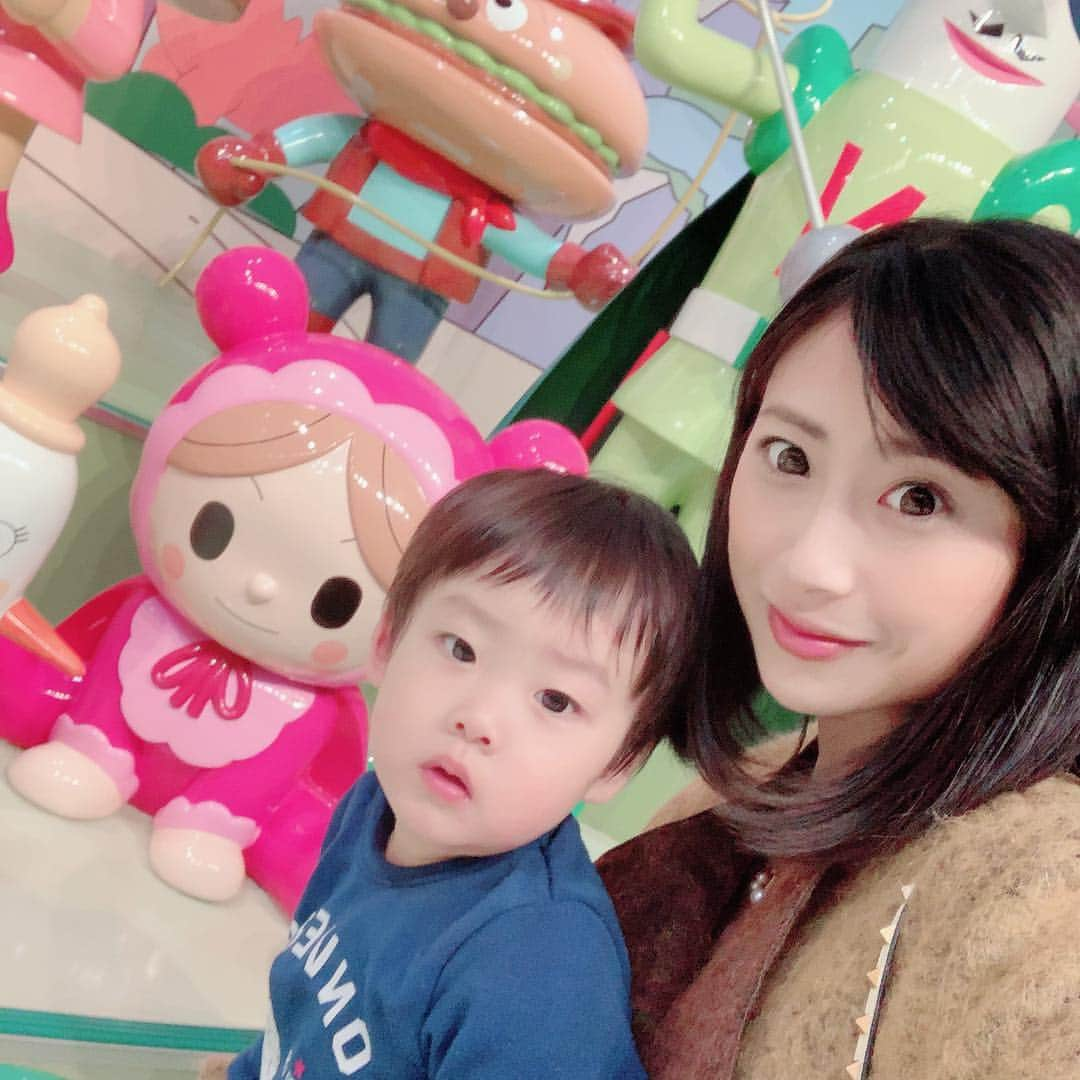 桜井未来さんのインスタグラム写真 - (桜井未来Instagram)「可愛い赤ちゃんパンマンの前で、息子に2ショットに付き合って貰いました😂💓（笑） ・ ・ ・ #アンパンマン #あんぱんまん #アンパンマンミュージアム #横浜 #yokohama #anpanman  #お出かけ #ママ #baby #ママ友募集 #赤ちゃんのいる生活 #ママサークル #ママイベント #ママ会 #都内ママ #ベビスタグラム #mamagirl #ベビフル #コドモダカラ #コドモノ #ママリ #親バカ部 #新米ママ東京部」4月28日 10時51分 - miki.sakurai0214