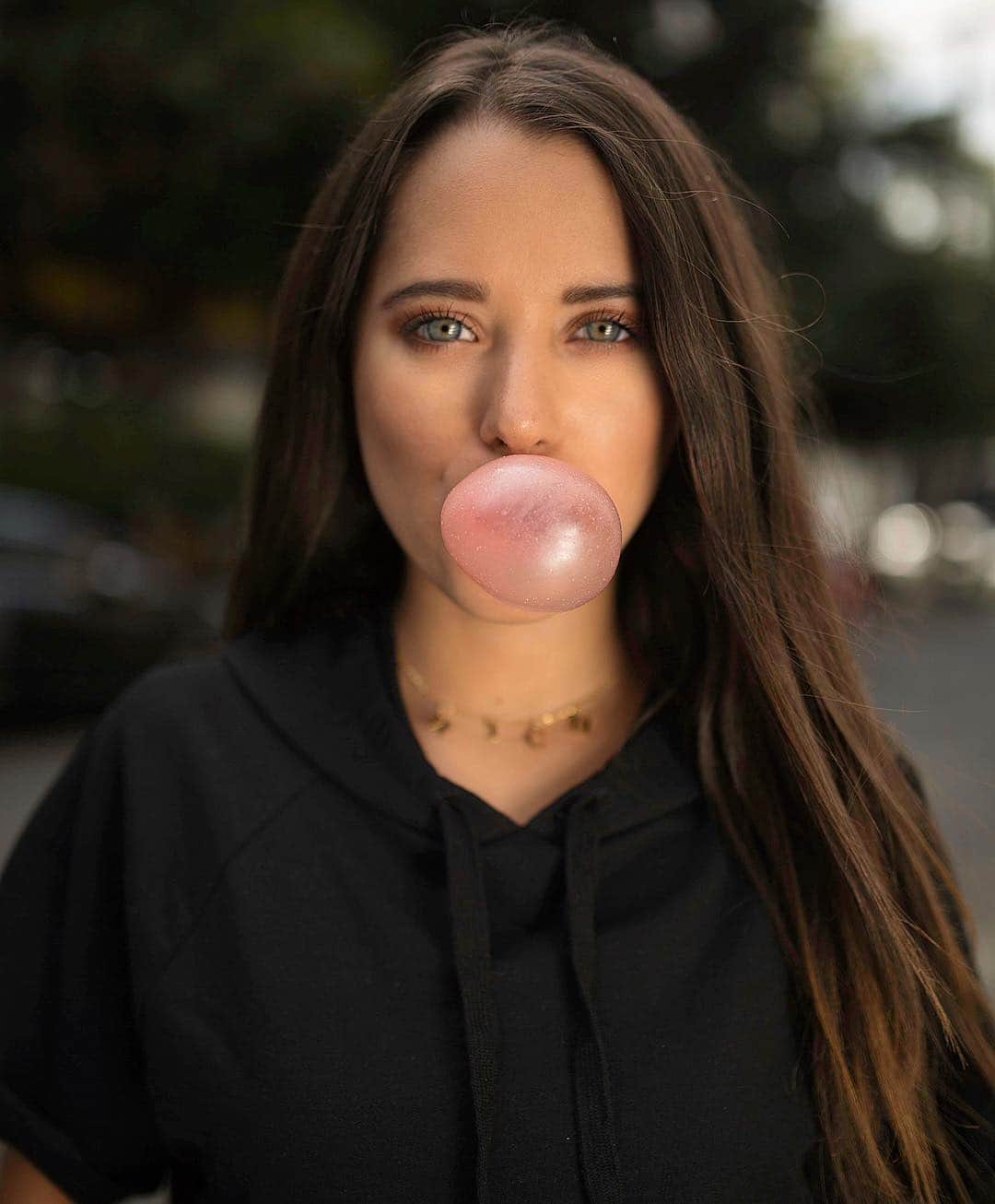 ミッチェル・オルベラのインスタグラム：「Bubble Gum💕」