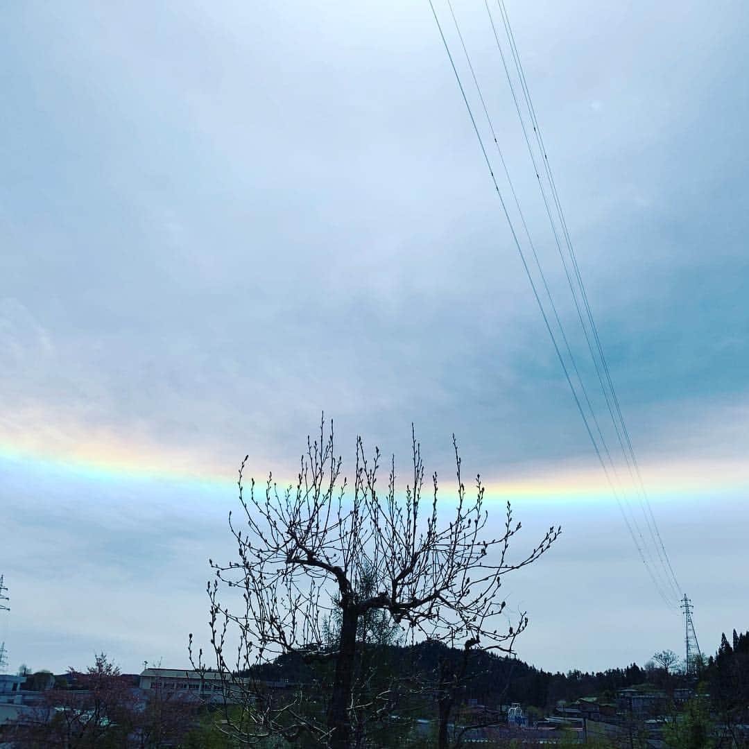 都竹悦子さんのインスタグラム写真 - (都竹悦子Instagram)「不思議な虹！  #環水平アーク #飛騨高山 #2019年4月28日」4月28日 10時58分 - etsukotsuzuku