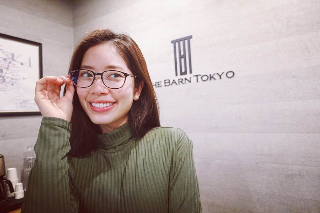 May Pakdee メイ パクディさんのインスタグラム写真 - (May Pakdee メイ パクディInstagram)「@owndays_jp sunglasses and glasses 😎🤓 Office day is glasses day 🤓✨ #オンデーズ メガネは細い黒縁が好きで、サングラスはミラーレンズがお気に入りです😎💕 #owndays #sunglasses #glasses #メガネ #サングラス」4月28日 11時06分 - maypakdee