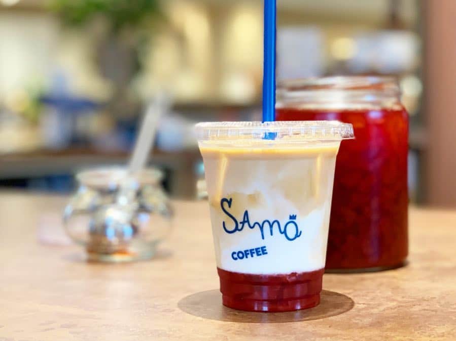LECT レクトさんのインスタグラム写真 - (LECT レクトInstagram)「期間限定のストロベリーラテは、カルダモンとローズマリーを一緒に煮詰めた手作りシロップが、コーヒーと合って、とにかく最高に美味しい。すっきり爽やかで、今の季節にぴったりです。2階 SAMO COFFEEにて。 #lect #レクト #samocoffee #サモコーヒー #ストロベリーラテ #coffee #コーヒー #広島コーヒー #珈琲屋 #広島カフェ #広島グルメ #広島市」4月28日 11時07分 - lect_hiroshima