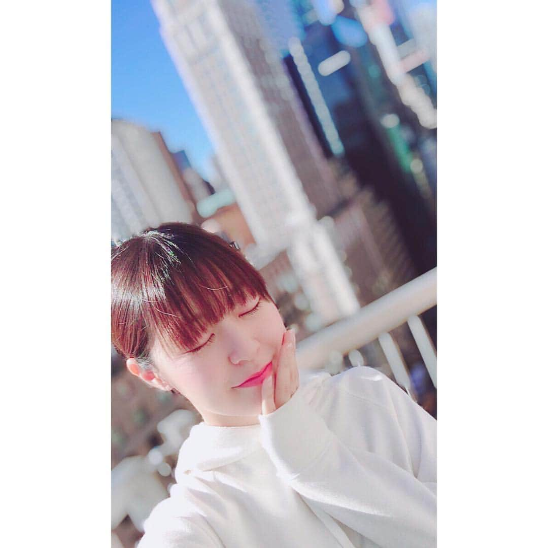 長谷川麻衣のインスタグラム：「おはようございます☀  黄色のタクシーと鳴り止まないクラクションの音を聴くとアメリカに来たって感じる長谷川です🇺🇸 ニューヨーカーは朝食摂りながらミーティングしていたり、ジムでトレーニングしていたり、朝早くから活動している人が多いので良い刺激になりました😊  GWお仕事の方もいらっしゃるかと思いますが、お身体に気をつけて楽しみましょう😌✨ #GW #nyc  #goodmorning  #morning #タイムズスクエア #ニューヨーク  #朝 #朝活」