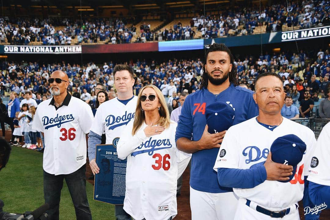 Los Angeles Dodgersさんのインスタグラム写真 - (Los Angeles DodgersInstagram)「‪Prior to tonight’s game, Don Newcombe was inducted into the Legends of Dodgers Baseball. ‬」4月28日 11時15分 - dodgers