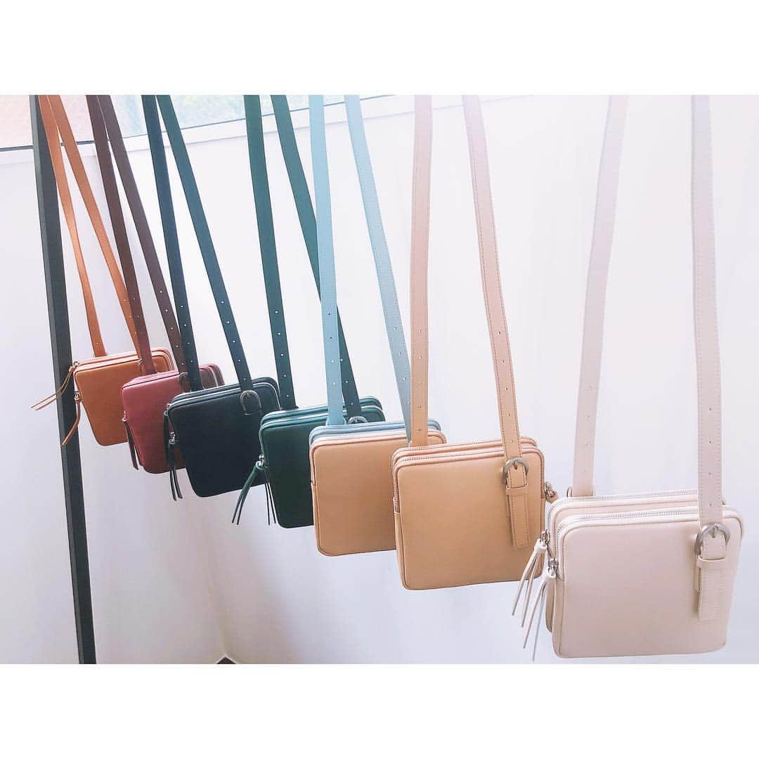 トリイクニコさんのインスタグラム写真 - (トリイクニコInstagram)「@minitmute_official のpopupに行ってきたよー👜 めちゃくちゃかわいかった💜 . openから並んでたみたいで、カラー物は売り切れてたー😭😭 . 4枚目 ▶︎私はこれオーダーしました♡ 最後 ▶︎デザイナーのスリンちゃんとりお♡ . オールレザーで大人も持てるかわいいBAGでした😋 #minitmute  #韓国ブランド #popup」4月28日 11時23分 - toriicamera