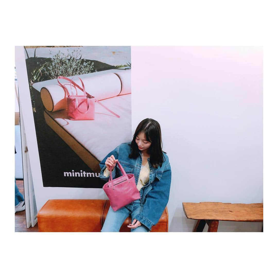 トリイクニコさんのインスタグラム写真 - (トリイクニコInstagram)「@minitmute_official のpopupに行ってきたよー👜 めちゃくちゃかわいかった💜 . openから並んでたみたいで、カラー物は売り切れてたー😭😭 . 4枚目 ▶︎私はこれオーダーしました♡ 最後 ▶︎デザイナーのスリンちゃんとりお♡ . オールレザーで大人も持てるかわいいBAGでした😋 #minitmute  #韓国ブランド #popup」4月28日 11時23分 - toriicamera