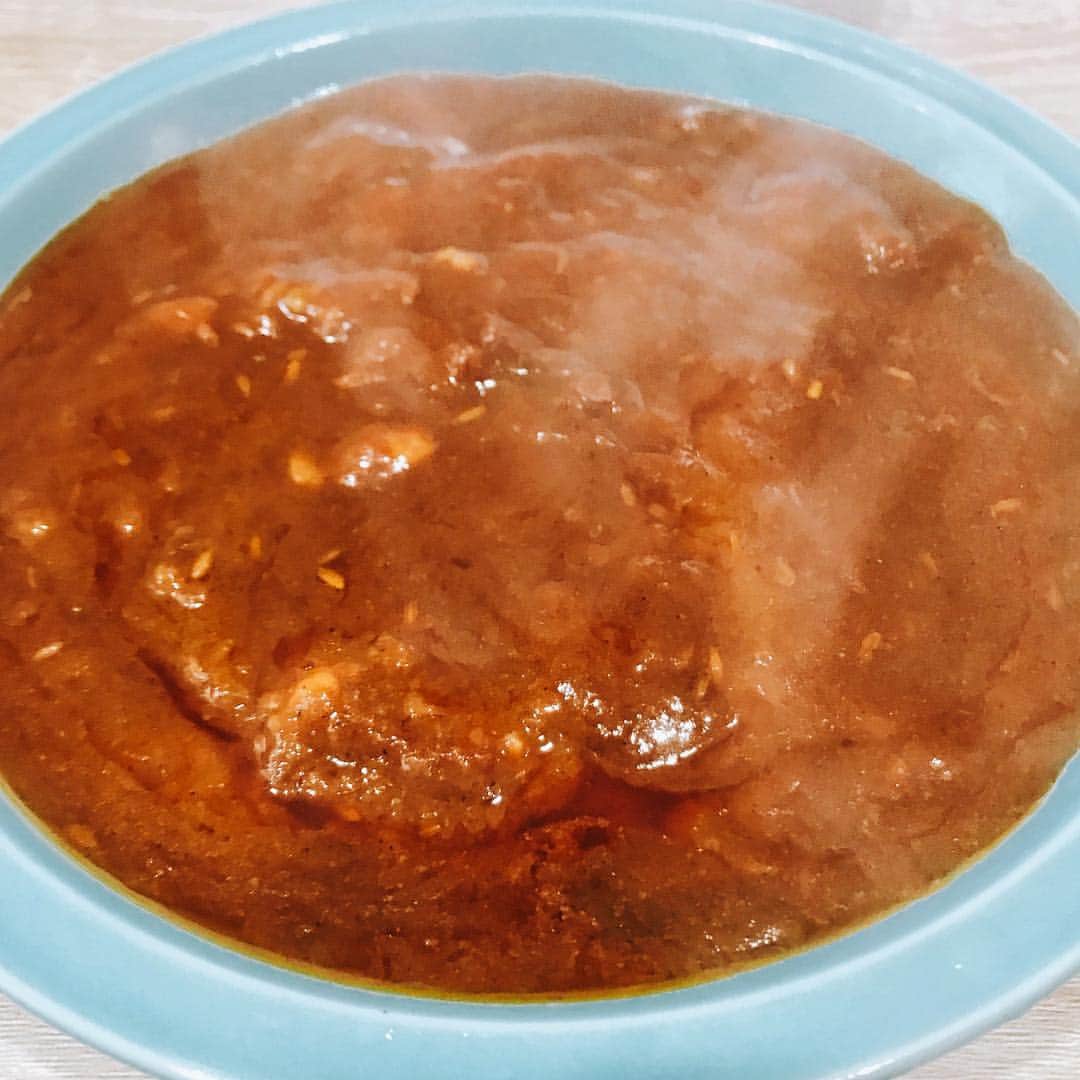森野光晴のインスタグラム：「レトルトカレー その11 無印良品 牛ばら肉の大盛りカレー  普通の日本カレーかと思いきや、結構スパイシー。 呑める系カレー。  #レトルトカレー #ライス抜き」