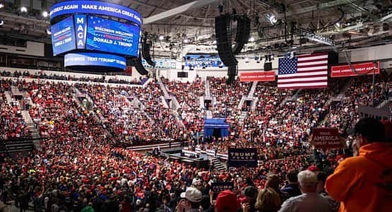 ドナルド・トランプさんのインスタグラム写真 - (ドナルド・トランプInstagram)「Thank you Green Bay, Wisconsin! MAKE AMERICA GREAT AGAIN!!」4月28日 11時30分 - realdonaldtrump