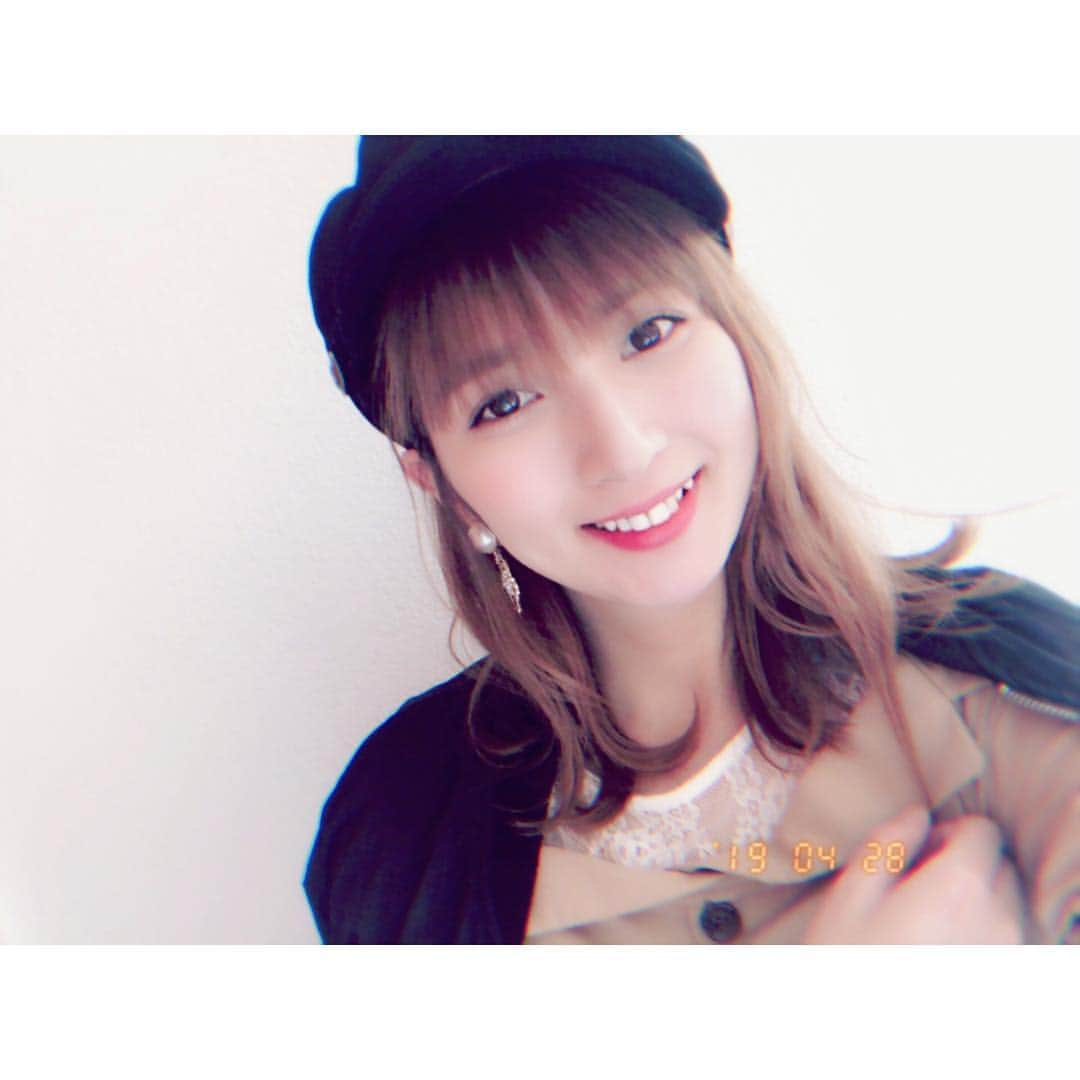 小田あさ美さんのインスタグラム写真 - (小田あさ美Instagram)「#goodafternoon ☺︎☀️ 今日もお仕事行ってきます〜 今夜22:00からは、 #abemaTV #熱闘Mリーグ 見てね〜♡♡ それから、私の #Instagram 何アップしてほしいとかあるかな？  私は #model さんみたいに センスがないから（笑） オシャレな写真撮れないし、 全然オシャレなインスタじゃないけど…  例えばもっと、自炊見たいとか #私服 見たいとか #自撮り とか。 良ければ教えてほしい( ´∀｀) #talent #actress #グラビア #女流 #雀士 #girl #happy #cute #麻雀 #大好き #love #pic #写真 #makeup #いいねください」4月28日 11時30分 - odaasami0914