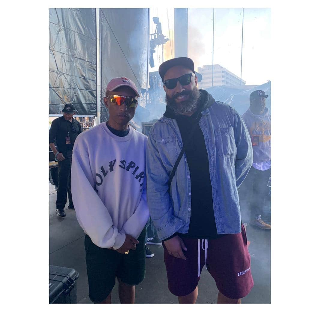 エブロ・ダーデンさんのインスタグラム写真 - (エブロ・ダーデンInstagram)「Had to support my guy @pharell .... he was happy to see me ... nah he was!! #SITW」4月28日 11時35分 - oldmanebro