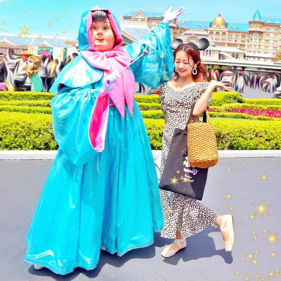 中島絢乃さんのインスタグラム写真 - (中島絢乃Instagram)「✨👵🏻🏰﻿ ﻿ ﻿ ﻿ 今日は、﻿ 30分だけパークへ！！😍💕💕﻿ ﻿ (gw混むから嫌だなって思ったけど、﻿ 昨日空いてたって聞いて行ったよ！笑)﻿ ﻿ ﻿ ﻿ ﻿ ﻿ ものすごく寝不足なんだけど、﻿ ﻿ #フェアリーゴッドマザー に﻿ 魔法かけてもらったから﻿ クマ薄くなってるはず！😇✨笑﻿ ﻿ ﻿ ❤︎❤︎❤︎❤︎❤︎❤︎❤︎❤︎❤︎❤︎❤︎❤︎❤︎❤︎❤︎❤︎❤︎❤︎﻿ #disneysisters_jp 🏰🌈🧚#全部魔法のせい  #ひとりディズニー#1人ディズニー 💫」4月28日 11時43分 - nakajima_ayano