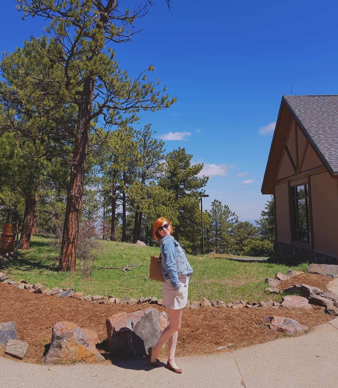 ティファニー・ザホースキさんのインスタグラム写真 - (ティファニー・ザホースキInstagram)「Beautiful day in the mountains..🌳⛰☀️ #colorado #beautiful #blueskies」4月28日 11時54分 - tiffytaz