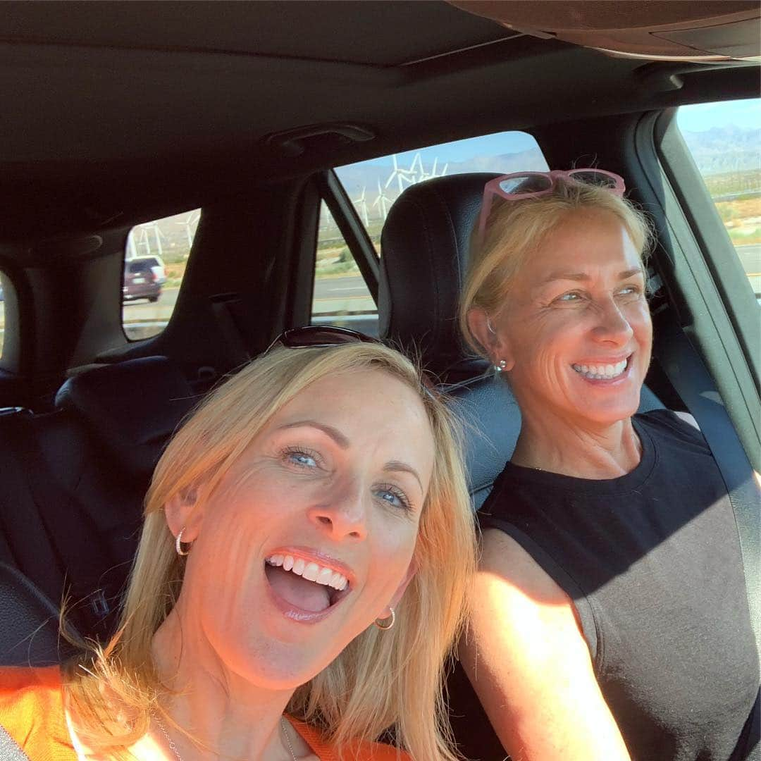 マーリー・マトリンさんのインスタグラム写真 - (マーリー・マトリンInstagram)「Me and my girl on the road! Such a FUN day. Palm Springs rocks! #sisters #49years #bff #eyesontheroad #imthepassenger @liztannebaum 💜💜 #shegetsme #unconditionallove AND cant wait for the four girls trip!!!」4月28日 11時47分 - themarleematlin