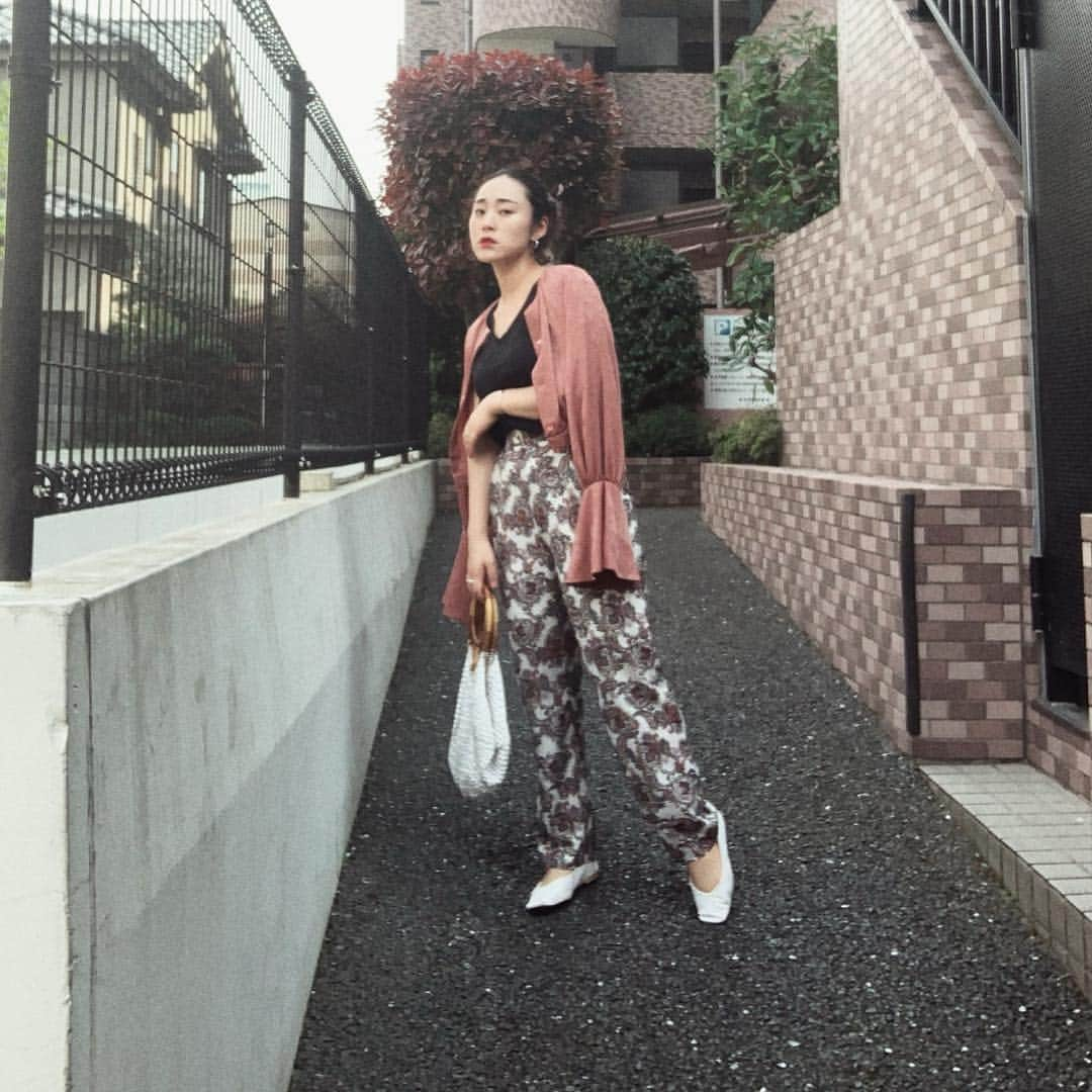 長屋なぎささんのインスタグラム写真 - (長屋なぎさInstagram)「outfit. . outer: @cityshop.tokyo  tops: @acacia  bottom: @unitedarrows_official  bag: used shoes: @argue.atelier . . たまには春らしくピンク♡ ______________________________________ #outfit#fashion#casual #155cm#155cmコーデ#男の子ママ#ママコーデ」4月28日 11時56分 - nagisanagaya