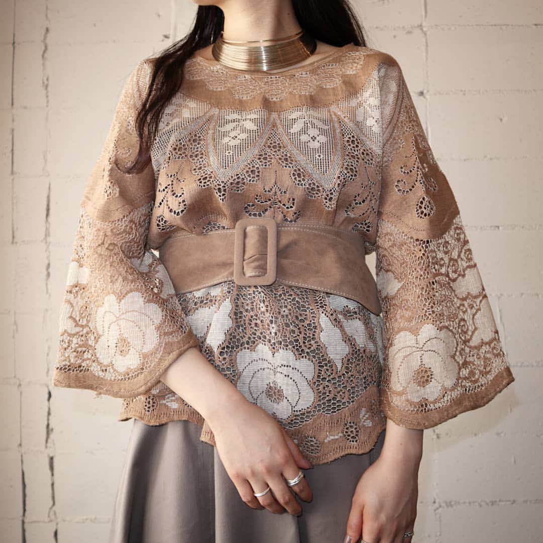 吉祥寺 古着屋 Orfeoのインスタグラム：「Vintage Lace Blouse  #orfeo #kichijoji #tokyo #vintage #used #fashion #coordinate #outfits  掲載商品のお問い合わせはメールにて承っております。コメント、DMでのお問い合わせは受け付けておりませんのでご了承ください。」