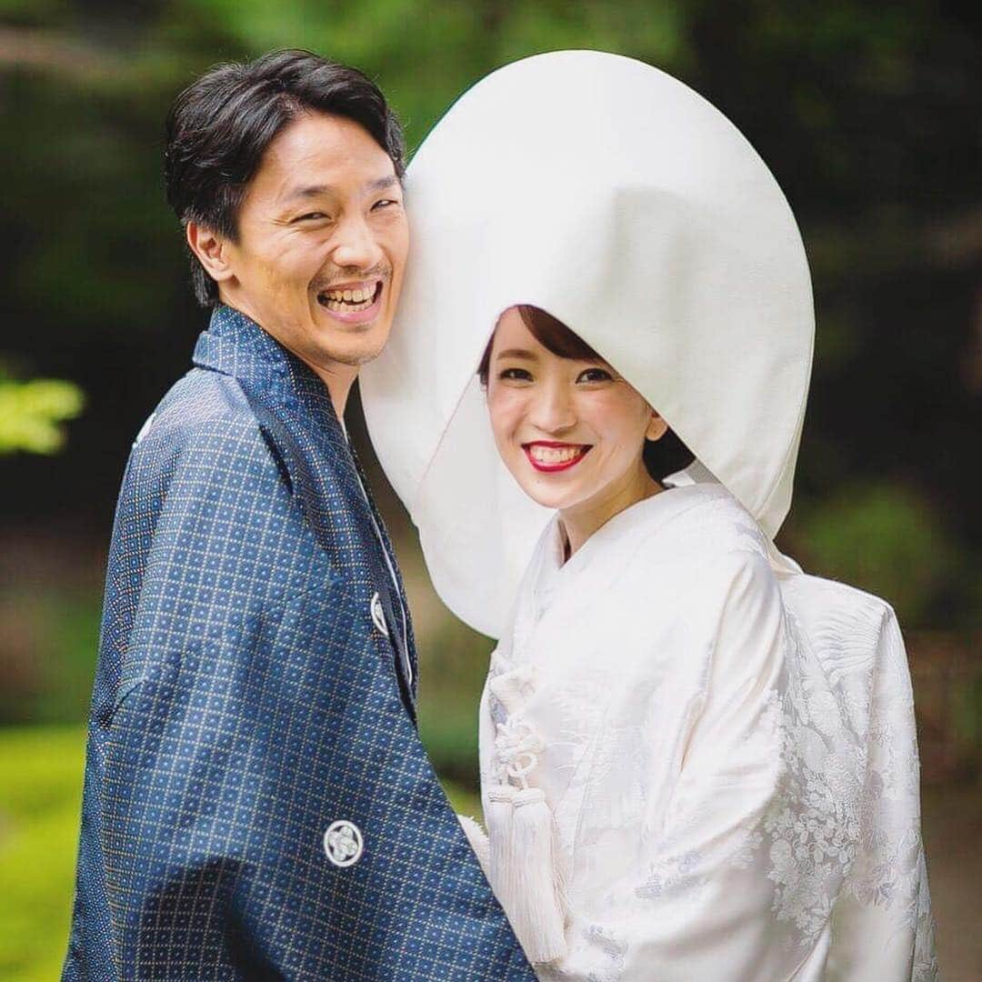 鈴木美穂のインスタグラム：「Wedding写真をようやく整理中！ ここではなく、二人で世界一周中に使う予定のアカウントにあげていっているので、良かったらこちらのアカウントのフォローをお願いします♡ ↓ @makotomiho  こちらのアカウントも個人的に使い続けます^ ^  photo by @takahashi_photography_happo_en  #wedding #weddingphotography #japanesewedding #kimono #白無垢 #綿帽子 #八芳園 #八芳園花嫁 #anaintercontinentaltokyo #結婚式 #披露宴 #前撮り #verawang #verawanglara #全国の花嫁さんと繋がりたい #卒花嫁 #世界一周 #世界一周旅行 #honeymoon #roundtheworld」