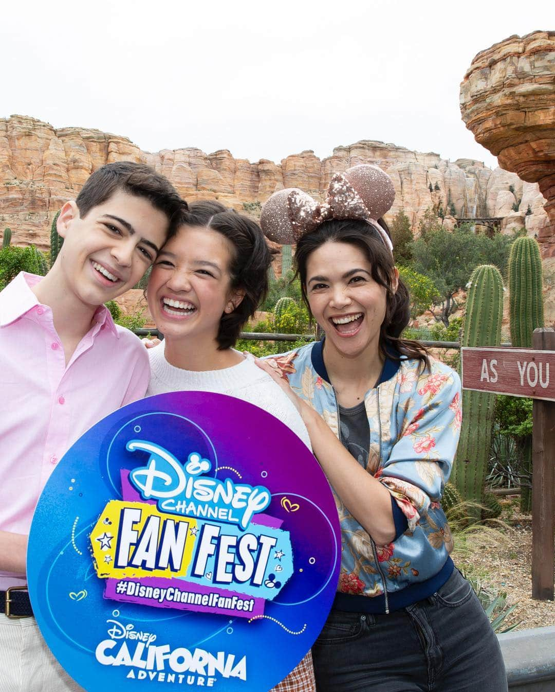 Disney Channelさんのインスタグラム写真 - (Disney ChannelInstagram)「We had a FANtastic day. #DisneyChannelFanFest」4月28日 12時07分 - disneychannel