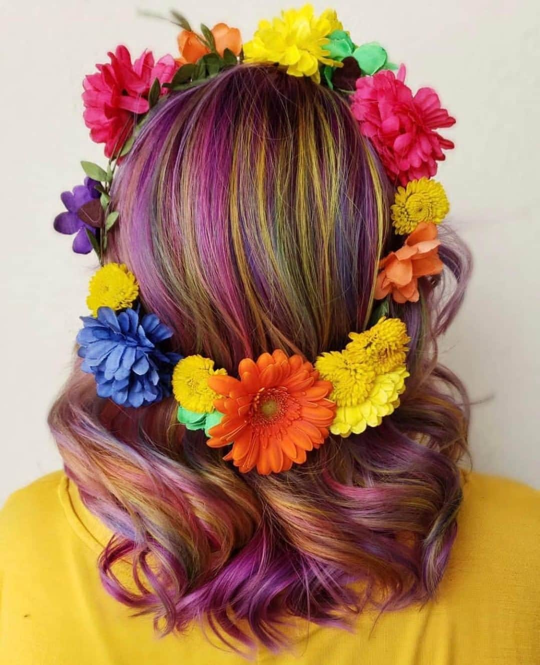 CosmoProf Beautyさんのインスタグラム写真 - (CosmoProf BeautyInstagram)「Our Flower Child #hairoftheday goes to @melissaheartshair for her flower crowned beauty who color-matched her guests locks with these spring-ready buds --- Don't forget to check back tomorrow morning on our #IGstories to vote for your favorite #FlowerChildHOTD --- #repost #melissaheartshair #flowerchild #springhairstyle #springhair」4月28日 12時10分 - cosmoprofbeauty