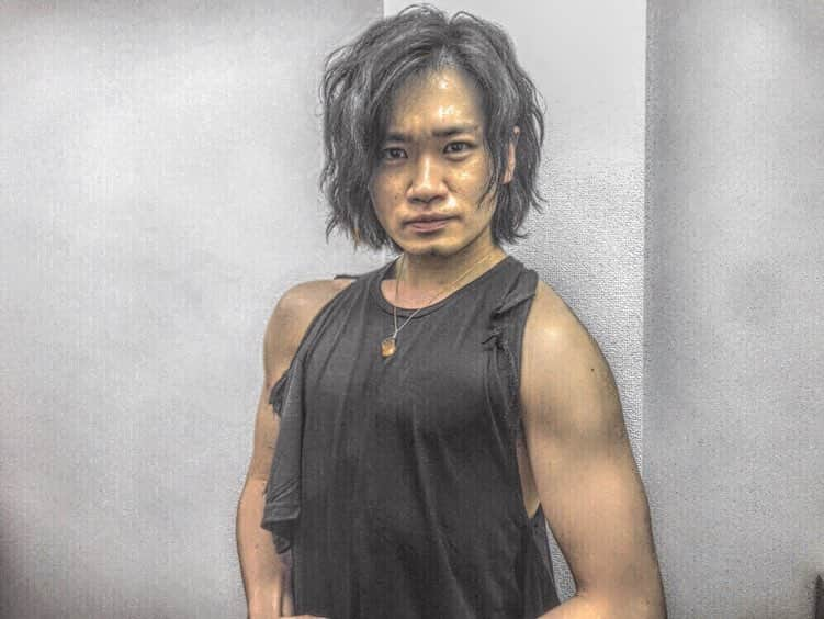 鳥越裕貴さんのインスタグラム写真 - (鳥越裕貴Instagram)「‪マッスル鳥越‬💪 ぼくたちのあそびば配信しとるよ！ ‪https://www.youtube.com/watch?v=tnAGfHWt5Ik‬ #筋肉 #マッスル #筋トレ #鳥越裕貴」4月28日 12時41分 - yuki_torigoe.cleftchin