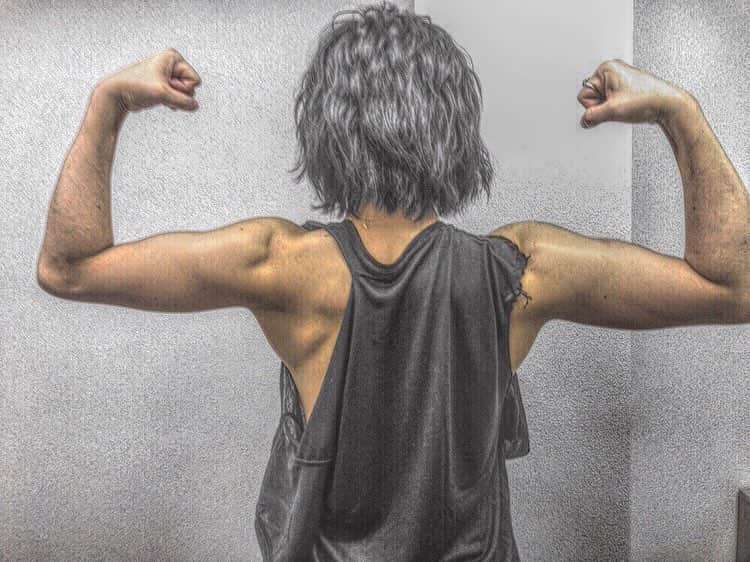 鳥越裕貴さんのインスタグラム写真 - (鳥越裕貴Instagram)「‪マッスル鳥越‬💪 ぼくたちのあそびば配信しとるよ！ ‪https://www.youtube.com/watch?v=tnAGfHWt5Ik‬ #筋肉 #マッスル #筋トレ #鳥越裕貴」4月28日 12時41分 - yuki_torigoe.cleftchin