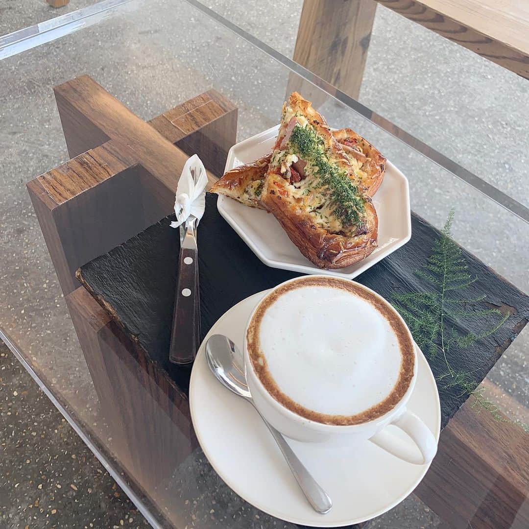 saanaaeのインスタグラム：「☕️𓂃𓂂 パンもおいしいし 空間もだいすきだし リピ決定🤟🏻❤︎ #NUEinSEOUL」