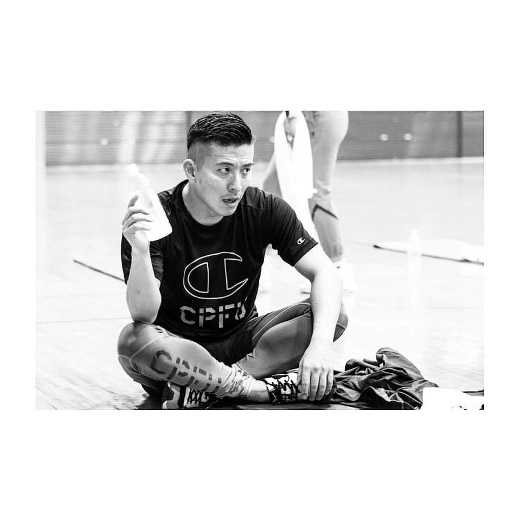 寺内健のインスタグラム：「追い込み × CPFU クラシックモデル。 #champion #championjp #CPFU」