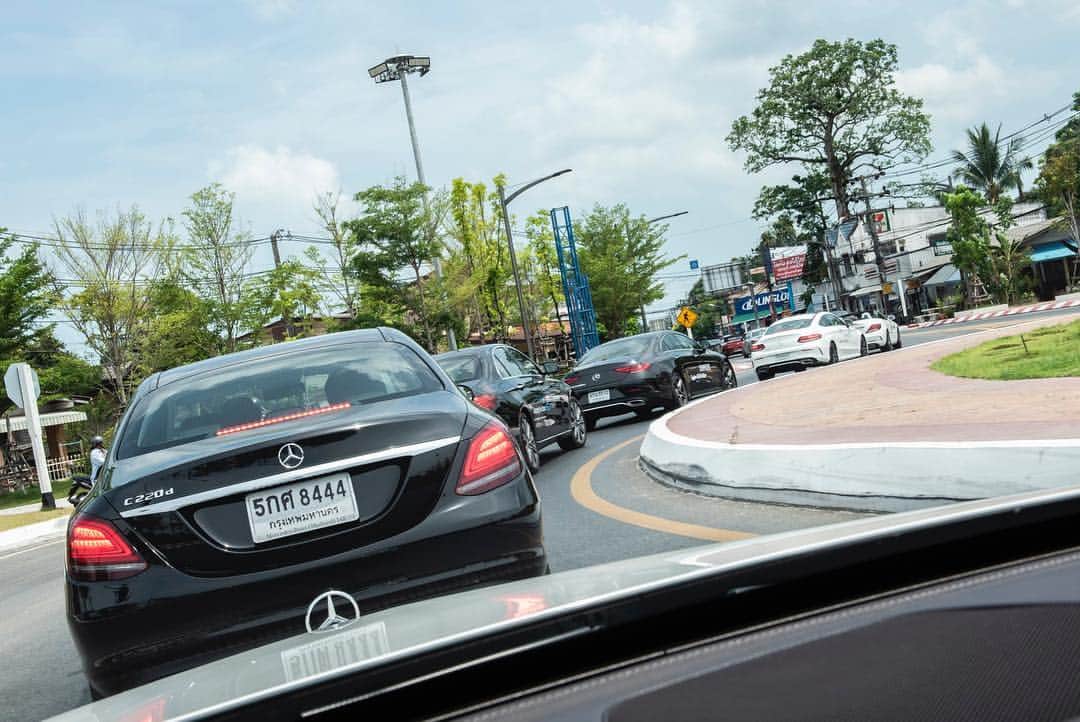 Mercedes-Benz Thailandさんのインスタグラム写真 - (Mercedes-Benz ThailandInstagram)「Fashion Destination: Day 2 - 🚗 Drive, 🚶🏻‍♀️Catwalk & 🥂 Party 🌴 #MercedesBenzThailand #InterContinentalSamui  #LOfficielThailand #LOfficielFD」4月28日 12時54分 - mercedesbenzthailand