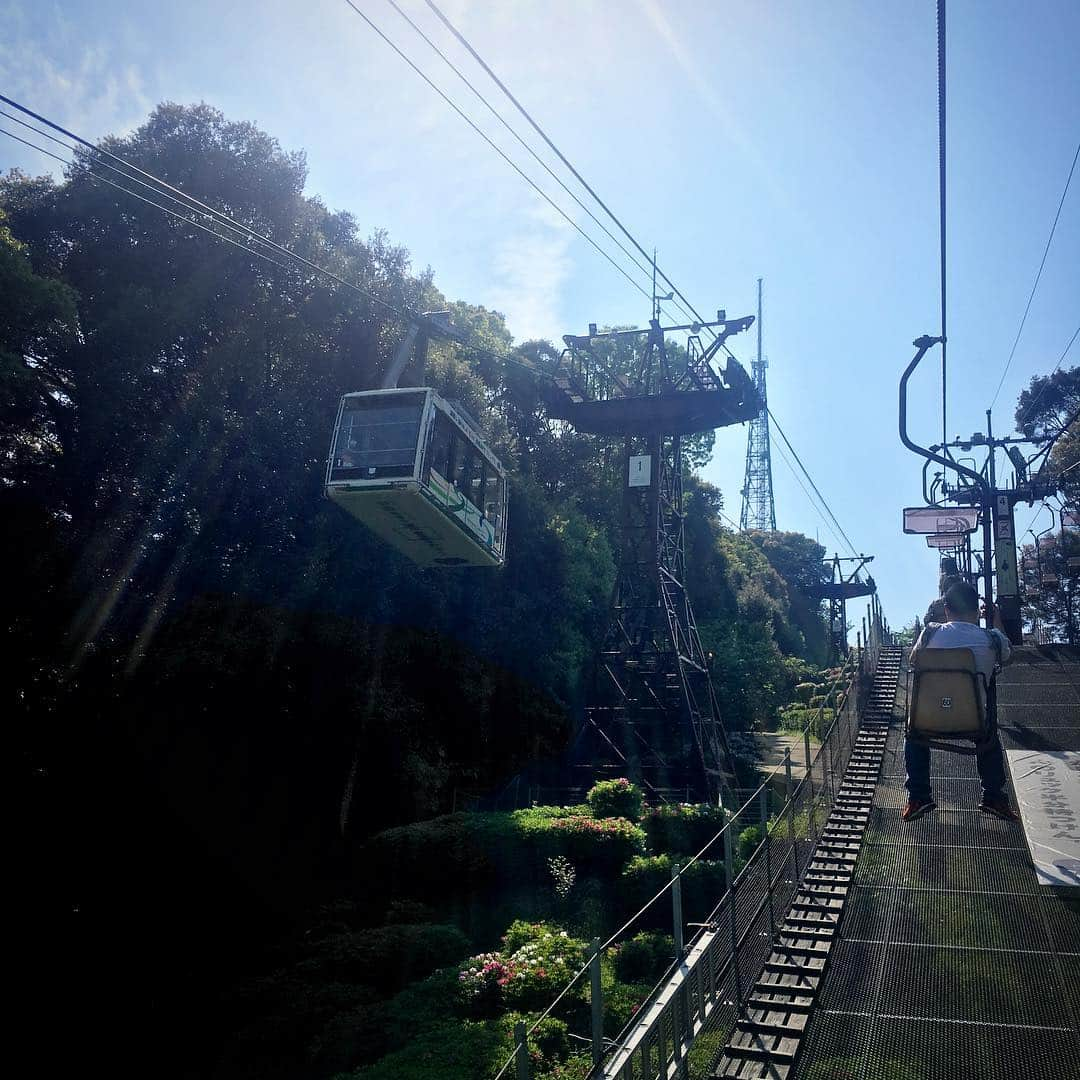 田中香子さんのインスタグラム写真 - (田中香子Instagram)「【みかん県の思ひ出③】 松山城🏯 リフトに乗って。 まだ桜が咲いてたよ◎  #愛媛 #松山 #松山城 #リフト #ロープウェイ  #ehime #matsuyama  #matsuyamacastle  #trip #travel #諸国漫遊記」4月28日 13時01分 - soo.yt