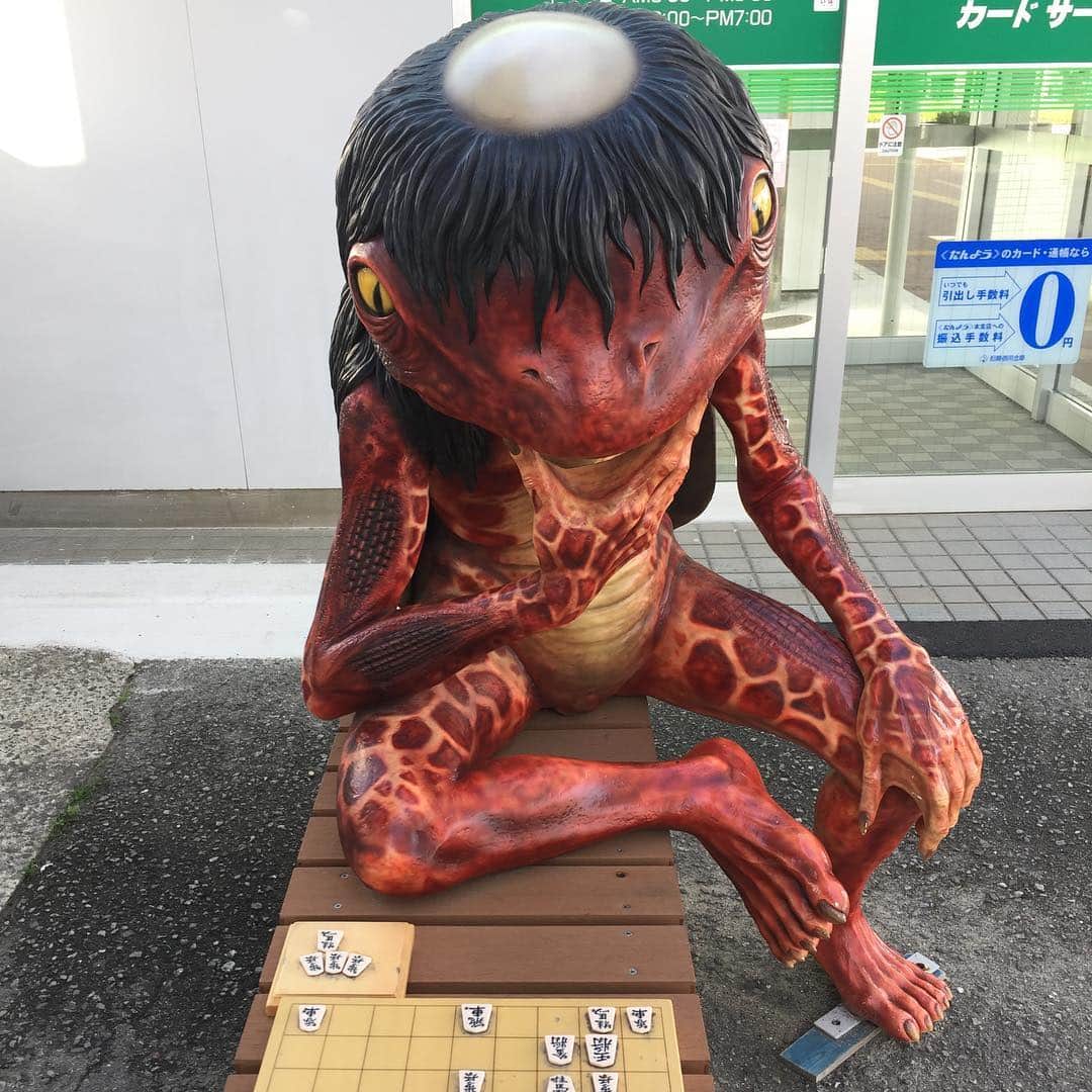 のインスタグラム：「早よ指してや。  さあ！ 明日ですね！ 明日タナからイケダ単独ライブです！ 場所は道頓堀ZAZA Pocket's 開場20時30分 開演20時45分 前売り1200円 新ネタたくさん！ チケットの取り置き（事前にお名前と枚数を伺っていれば、当日受付で名前を言ってもらって前売り料金で入ってもらうシステム）も、まだまだ受け付けてます！ コメント、DMどちらでもおっしゃって下さい！ お願いします！ #タナからイケダ #単独ライブ #河童 #将棋 #福崎町」