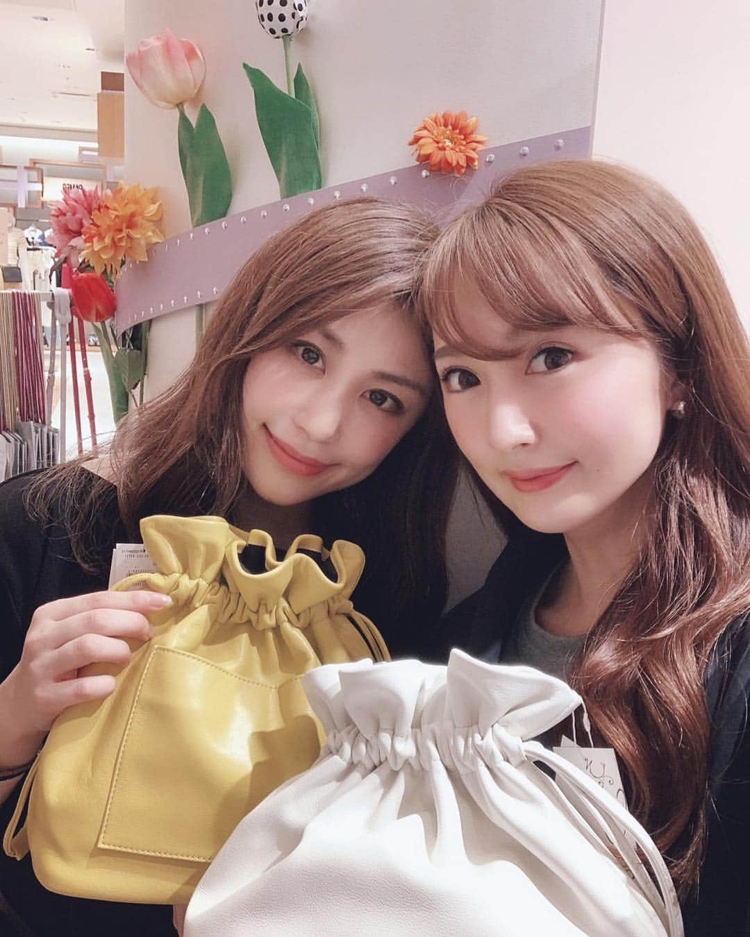 斎藤めぐみのインスタグラム：「伊勢丹新宿に期間限定で開催している﻿ 「Soglia」POP-UP SHOPへ﻿ 行ってきました😊 @soglia_coordinate 💕﻿ ﻿ ．﻿ フレンチエッセンスをキーワードにした大人のためのバッグ🇫🇷✨﻿ ちょうどいい大きさでデイリーに使いやすく、﻿ 上質なバッグがいっぱい❤️﻿ ﻿ 4/30まで開催してるよ💐﻿ ﻿ Marcher  en ville﻿ パリの街歩き﻿ 4.24(wed)-4.30(tue)﻿ ﻿ ．﻿ #伊勢丹新宿店﻿ #isetanshinjuku﻿ #popupshop﻿ #ソグリア﻿ #soglia﻿ #3soglia﻿ @isetangirl_isetanshinjuku ﻿ @soglia_official ﻿ @soglia_coordinate Soglit伊勢丹」
