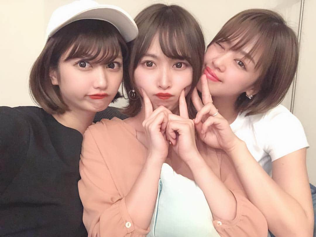 瀧山あかねさんのインスタグラム写真 - (瀧山あかねInstagram)「お家でまーったりな休日。 そして、ずーっと食べてた1日でした。  途中でお天気撮ってもらったけど、みんな些細なことがツボに入りすぎてNG集が沢山。 思い出してまた笑ってる。  楽しかったぁ。 幸せでピンクのため息💓」4月28日 13時29分 - takiyama_akane