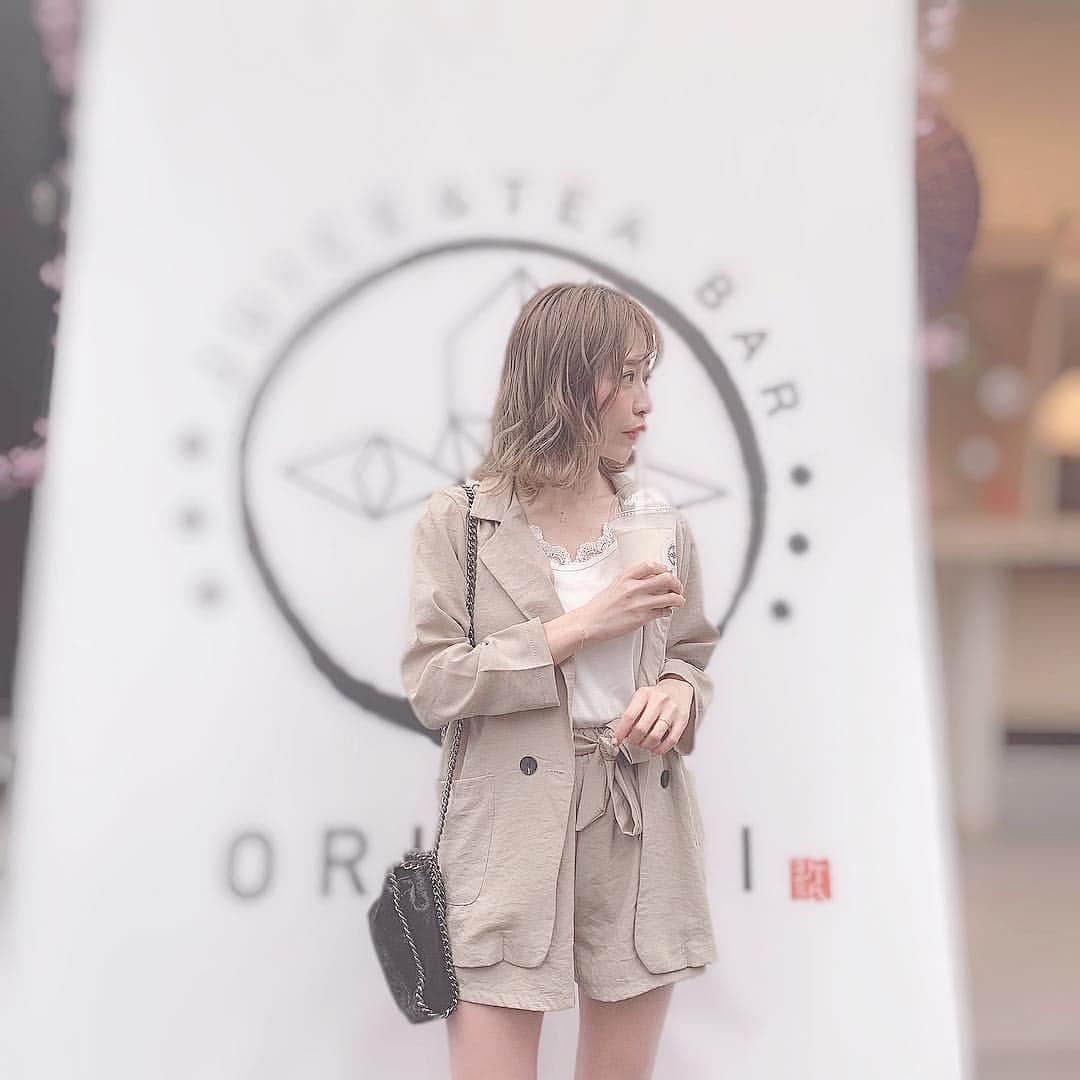のインスタグラム：「🥤タピ⠀ ⠀ 直乃とサンプルセールからのタピ♡ 乳酸菌入りのやつ♡ SNOWの新機能で一眼あったから使ってみたら めっちゃいい感じに後ろがボケた！！！すごい🥺 ストーリーにやり方載せたよ:) ⠀ ⠀ #加工の仕方#とろける一眼#君しか見えない#いいね製造機#snowcam#gogosing_jp#milleapic」