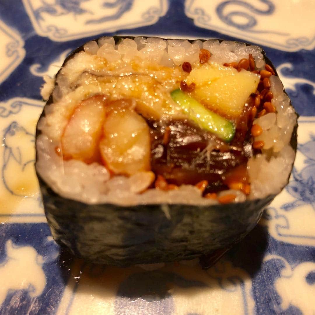 山田優依さんのインスタグラム写真 - (山田優依Instagram)「Sushi Saito . 食べログ鮨部門 日本1位、 ミシュラン三つ星鮨店、 六本木 鮨さいとうへ . とろけました。。。 . #Japan #tokyo #roppongi #Sushi #Saito #michelin3stars #worlds50best  #asias50best . "Sushi Saito". No.1 Sushi restaurant in Japan. Michelin 3-star sushi restaurant.」4月28日 13時55分 - yui_gourmetwalker