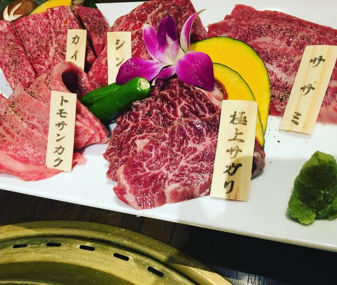 佐藤仁美さんのインスタグラム写真 - (佐藤仁美Instagram)「焼き肉。赤身中心。うまま。いつも、お世話になってます。 #新宿3丁目 #ブラックホール」4月28日 14時13分 - sato.hitomi.19791010