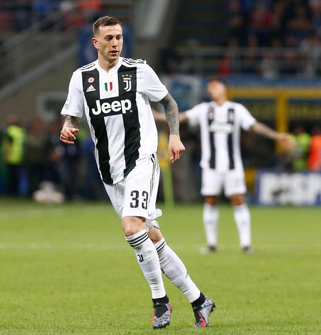 のインスタグラム：「We play until the end!💪🏼⚪⚫ #derbyitalia 🇮🇹 #InterJuve #ForzaJuve #FinoAllaFine」