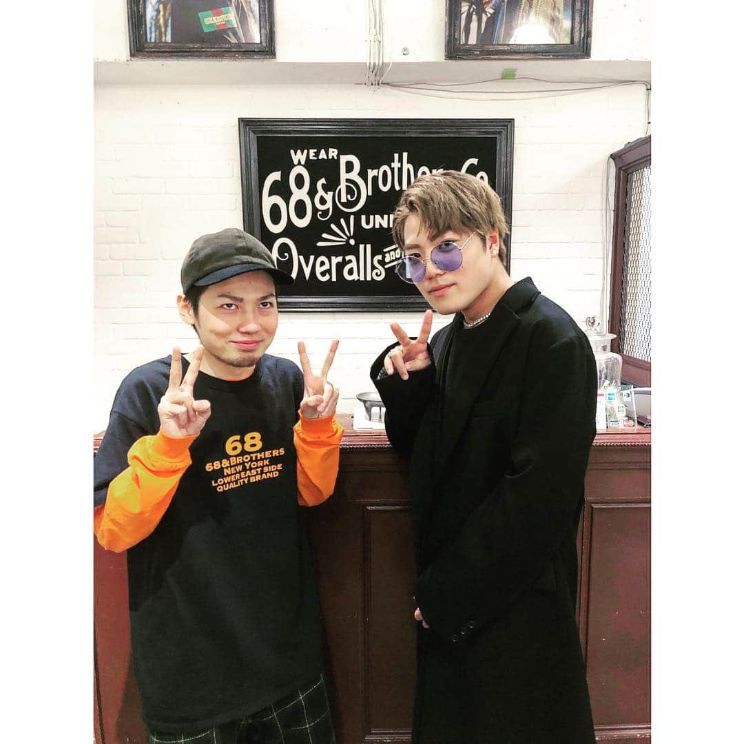 EINSHTEINさんのインスタグラム写真 - (EINSHTEINInstagram)「はい、チーズ✌️✌️ 一日店長してる裂固に会いに行ってきた😝」4月28日 14時32分 - einshtein777