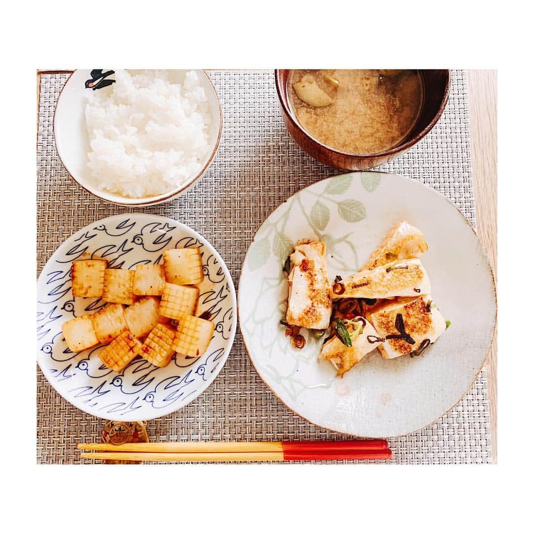 沙央くらまさんのインスタグラム写真 - (沙央くらまInstagram)「#鮭ハラスのネギ塩焼き #なすのお味噌汁 #こんにゃくステーキ  5月からまた色々新しくヘルシー健康メニュー開発始めよっと❤️ おススメあったら教えてください♪  #沙央くらま #コマスタ #ヘルシーレシピ  #コマ飯」4月28日 14時36分 - kurama_sao