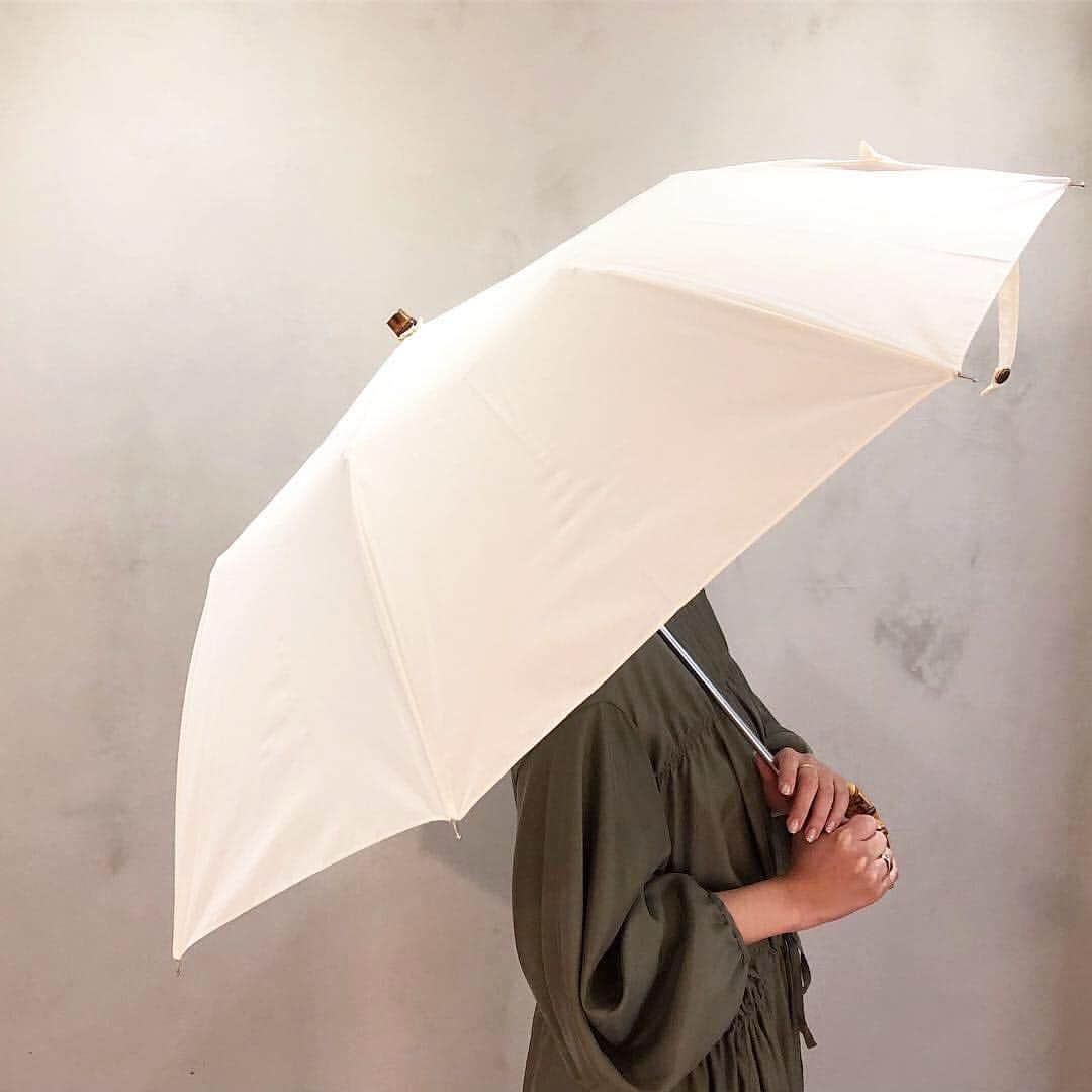 【ANN DE ARKさんのインスタグラム写真 - (【ANN DE ARKInstagram)「【PICK UP ITEM】 ・ GW2日目、お出かけにちょうど良いお天気ですね✨ ANN DE ARKでも沢山の新作がございますので、皆さまのご来店お待ちしております！ ・ 《Traditional Weatherwear》 ・ FOLDING BAMBOO GLD ¥13,000〜 ・ 晴雨兼用傘の降りた傘です。 紫外線対策としてもおすすめです！ ・ お問い合わせはこちらから ⬇︎⬇︎⬇︎⬇︎ @ann_de_ark '' ・ #tww #トラディショナルウェザーウェア  #TraditionalWeatherwear #スウェット #sweat #tee #傘 #spring  #summer #womenstyle #coordinate #style #styling #コーデ #コーディネート #ファッション #fashion #styling #レディース #ショップ #栃木 #宇都宮 #anndeark #arknets」4月28日 14時44分 - ann_de_ark