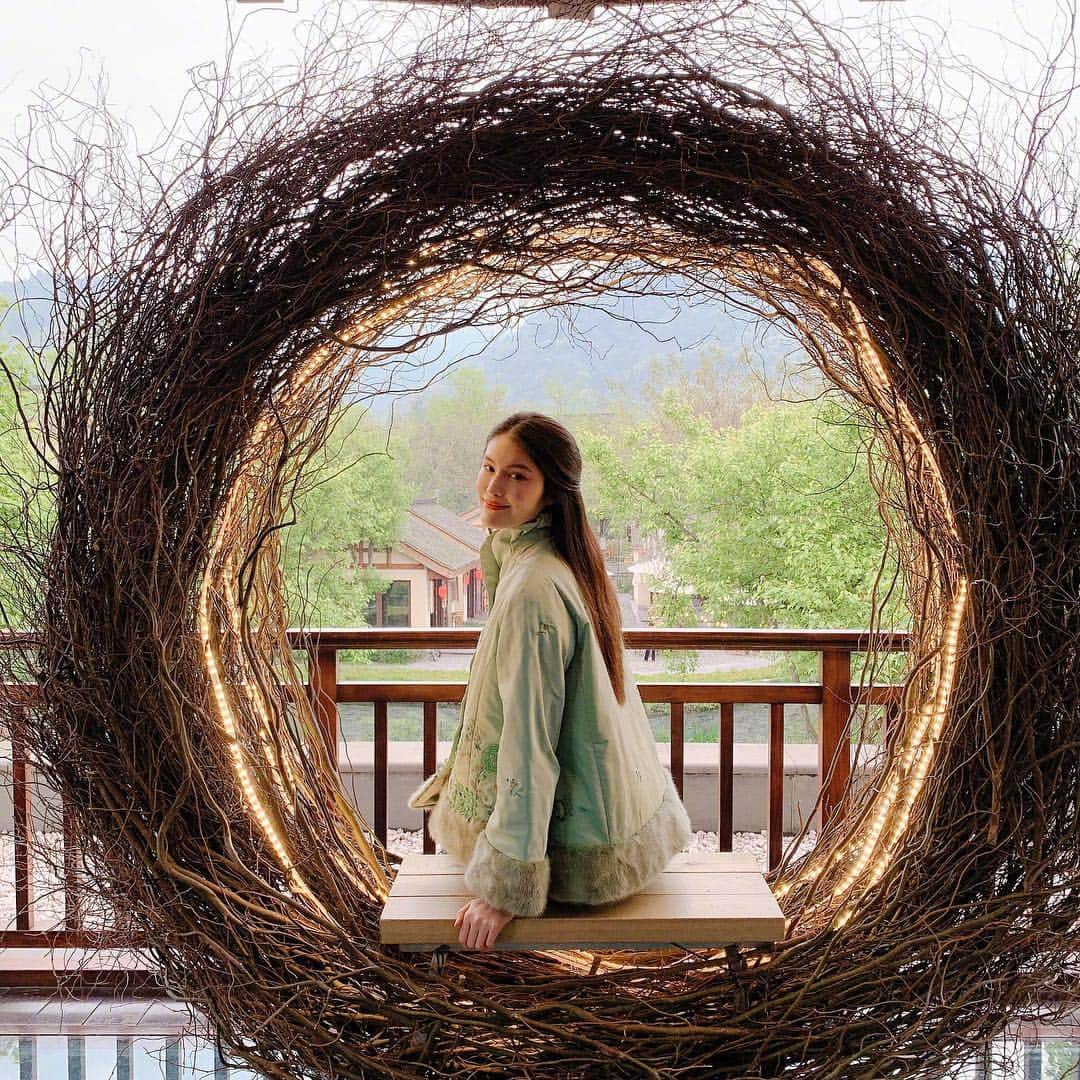 スイ・ヒーのインスタグラム：「💚 小主还是丫头 😂」