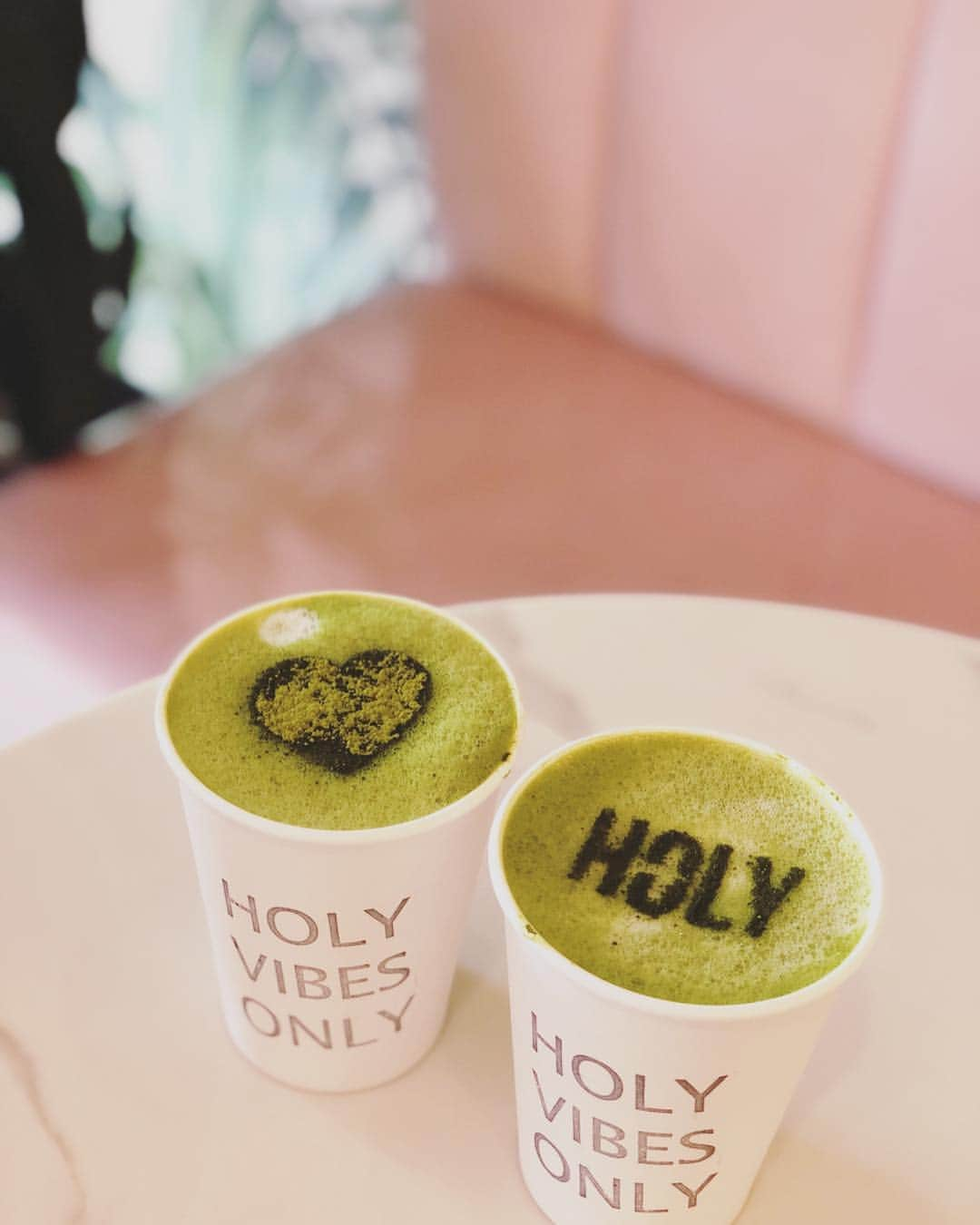 花岡維生さんのインスタグラム写真 - (花岡維生Instagram)「cute cafe💚 @holymatchaa  気になっていた抹茶のカフェ、かわいかった〜🥰 #cutecafe #holymatcha  #sandiego #northpark #サンディエゴ #カフェ巡り #抹茶カフェ」4月28日 14時53分 - yuin.a