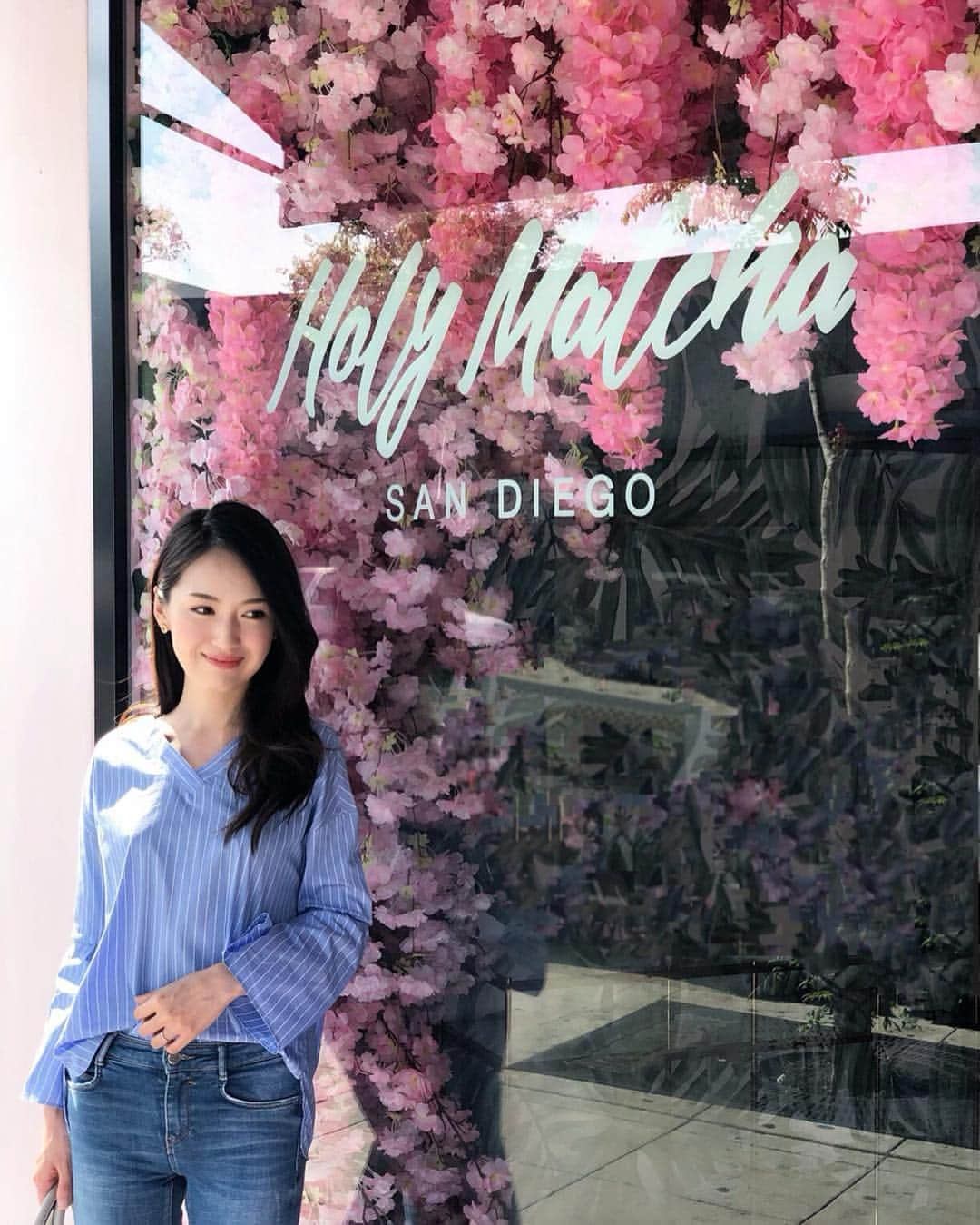 花岡維生さんのインスタグラム写真 - (花岡維生Instagram)「cute cafe💚 @holymatchaa  気になっていた抹茶のカフェ、かわいかった〜🥰 #cutecafe #holymatcha  #sandiego #northpark #サンディエゴ #カフェ巡り #抹茶カフェ」4月28日 14時53分 - yuin.a