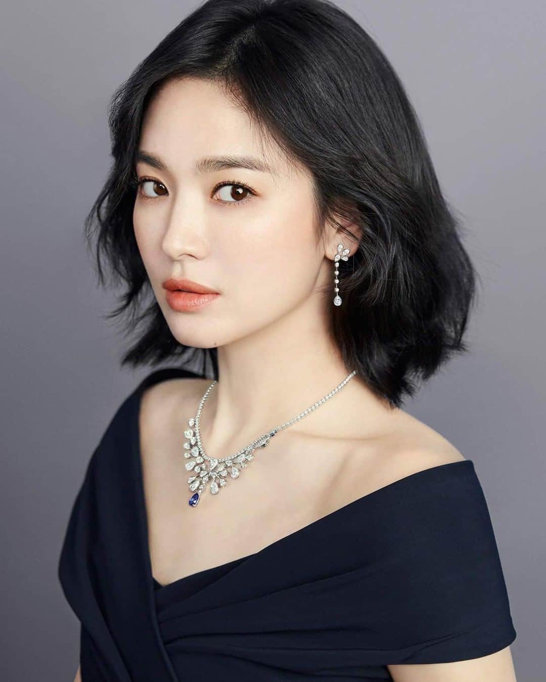 Chaumetさんのインスタグラム写真 - (ChaumetInstagram)「Friend of the Maison @kyo1122 radiates feminity and grace in our Joséphine Aigrette Impériale pieces. The necklace, from our Joséphine High Jewellery collection, is set with brilliant-cut diamonds and a dazzling pear-shaped sapphire of around 2.70 carats. #Chaumet #GraceandCaracter #Joséphine #HighJewellery #HauteJoaillerie」4月28日 15時00分 - chaumetofficial