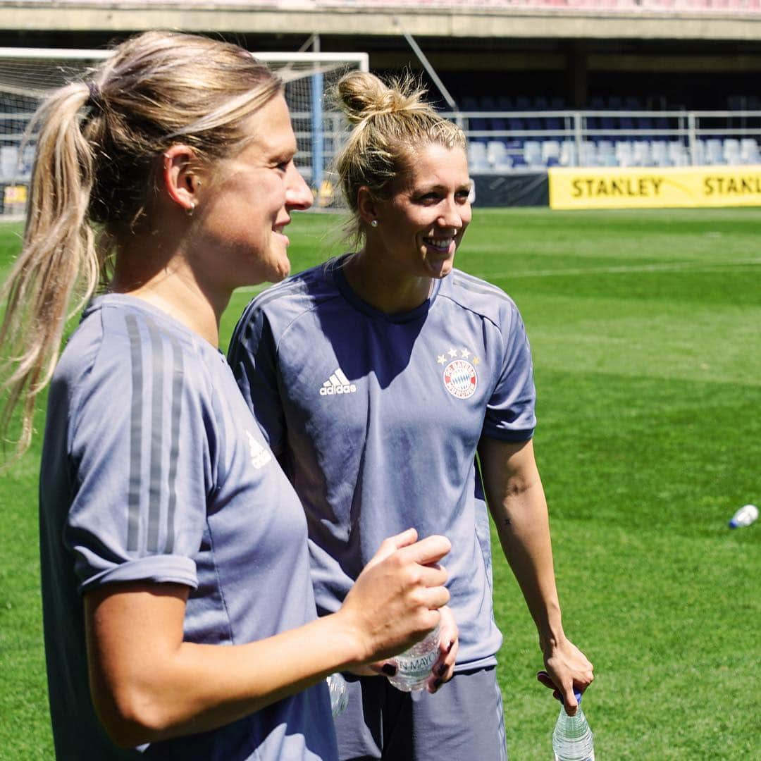 Verena Faisstさんのインスタグラム写真 - (Verena FaisstInstagram)「All or nothing 💨 #uwcl Barcelona - FC Bayern 12 Uhr, Miniestadi 🏰」4月28日 15時23分 - vereni2205