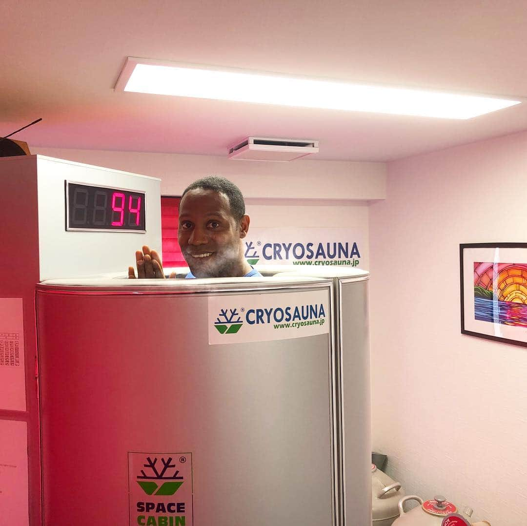 ダンテ・カーヴァーさんのインスタグラム写真 - (ダンテ・カーヴァーInstagram)「@cryosaunajapan Thanks So Much For The “Cool” Support! Body Thanks You!! #keepitsuper」4月28日 15時18分 - dantecarverofficial