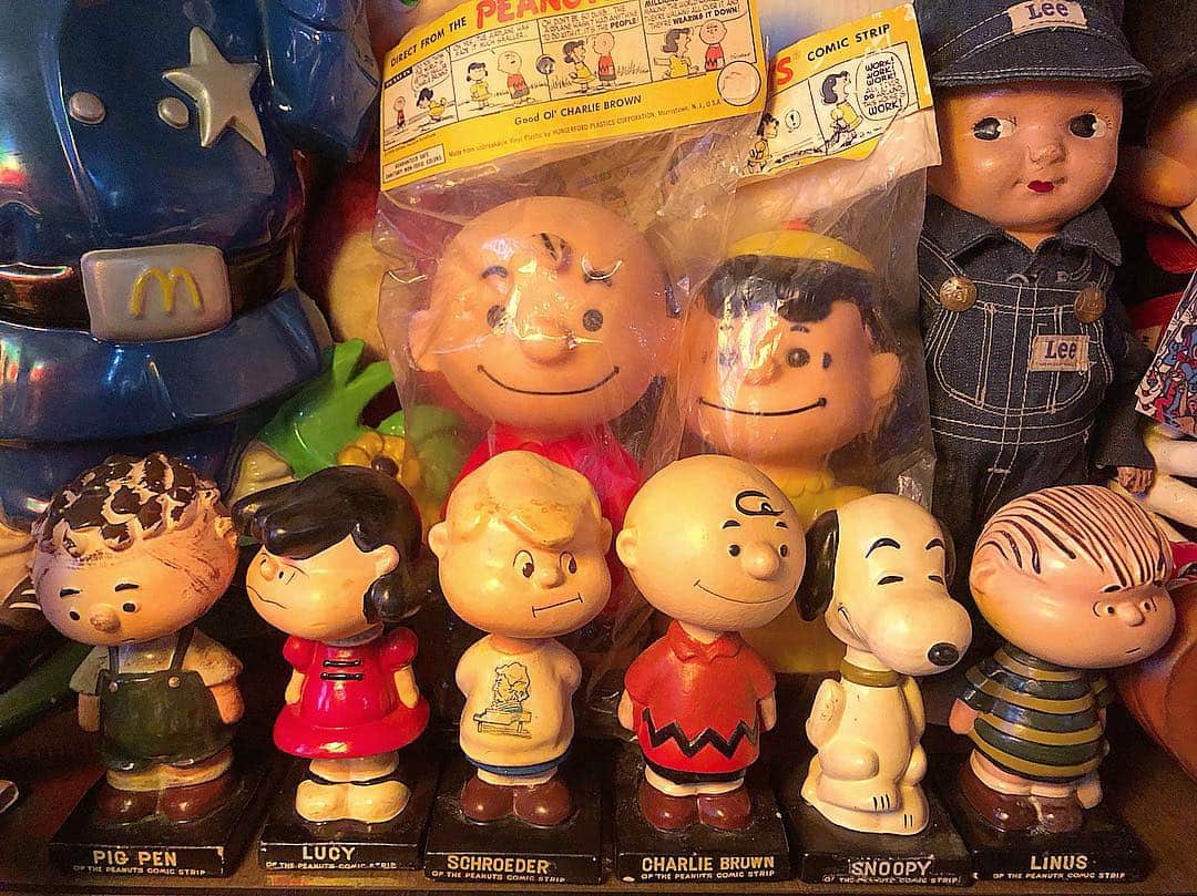 大川知英のインスタグラム：「59's LEGO peanuts bobbinghead 🇯🇵 PIG PENが欲しかったのだが やはりみんな居ないと寂しいよね👨🏽‍✈️🚬 ハンガーフォード以来のドンピ感❗️ #peanuts#lego#japan#59s #bobbinghead  #みんな居ないと寂しいよね #よねめんずの皆さんありがとうございました#新入居#amecajiboys #takatsubase」