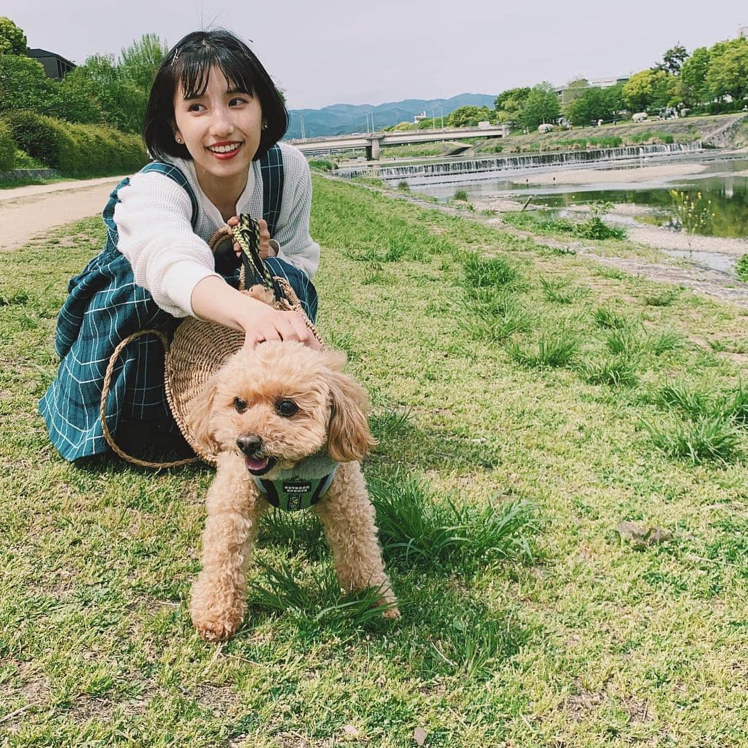 谷奥えり（えまえり）さんのインスタグラム写真 - (谷奥えり（えまえり）Instagram)「チョコを散歩するよりチョコに散歩されてる。。」4月28日 15時34分 - eritanitani