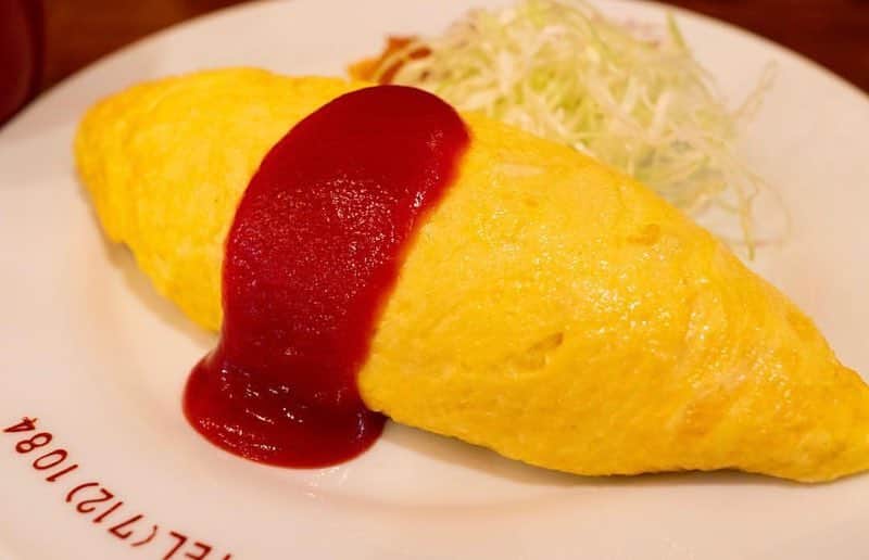 "TERIYAKI" テリヤキ編集部さんのインスタグラム写真 - ("TERIYAKI" テリヤキ編集部Instagram)「⠀~TERIYAKI美食倶楽部開催店~⠀ ⠀ TERIYAKI美食倶楽部では、ほぼ毎日素敵なオフ会を開催しています。⠀ ⠀ 東京に限らず、全国各地で様々な逸品を食べる至高のオンラインサロン。⠀ ⠀ 気になる方は @teriyaki_jp  のプロフィールからチェック。⠀ ⠀ -----------------------------------⠀ ⠀【キッチンパンチ】@中目黒⠀⠀ ⠀ 薄焼きとは言えないほど分厚い薄焼き卵で包んだ絶品オムライスを食べられるお店。⠀ ⠀ ふっくらとしたチキンライスはこれまた美味。⠀ ⠀ 幸せなひと時を過ごすことができるでしょう。⠀ ⠀ -----------------------------------⠀ ⠀【Kitchen Punch】@⠀Nakameguro⠀ ⠀ A shop that you can eat delicious omelet rice wrapped in thin-walled eggs thick enough not to be thinly baked.⠀ ⠀ The plump chicken rice is also delicious.⠀ ⠀ You will be able to have a happy time.⠀ ⠀ -----------------------------------⠀ #teriyaki  #本当に旨い  #美食  #美食倶楽部  #鮨会 #写真好きな人と繋がりたい  #グルメ好きな人と繋がりたい  #美味しいもの好きな人と繋がりたい  #いいね返し #ファインダー越しの世界  #美味しいお店  #food #foodstagram  #foodporn  #delicious #オムライス #キッチンパンチ #中目黒 #中目黒グルメ #中目黒ランチ #東京ランチ #東京」4月28日 15時35分 - teriyaki_jp